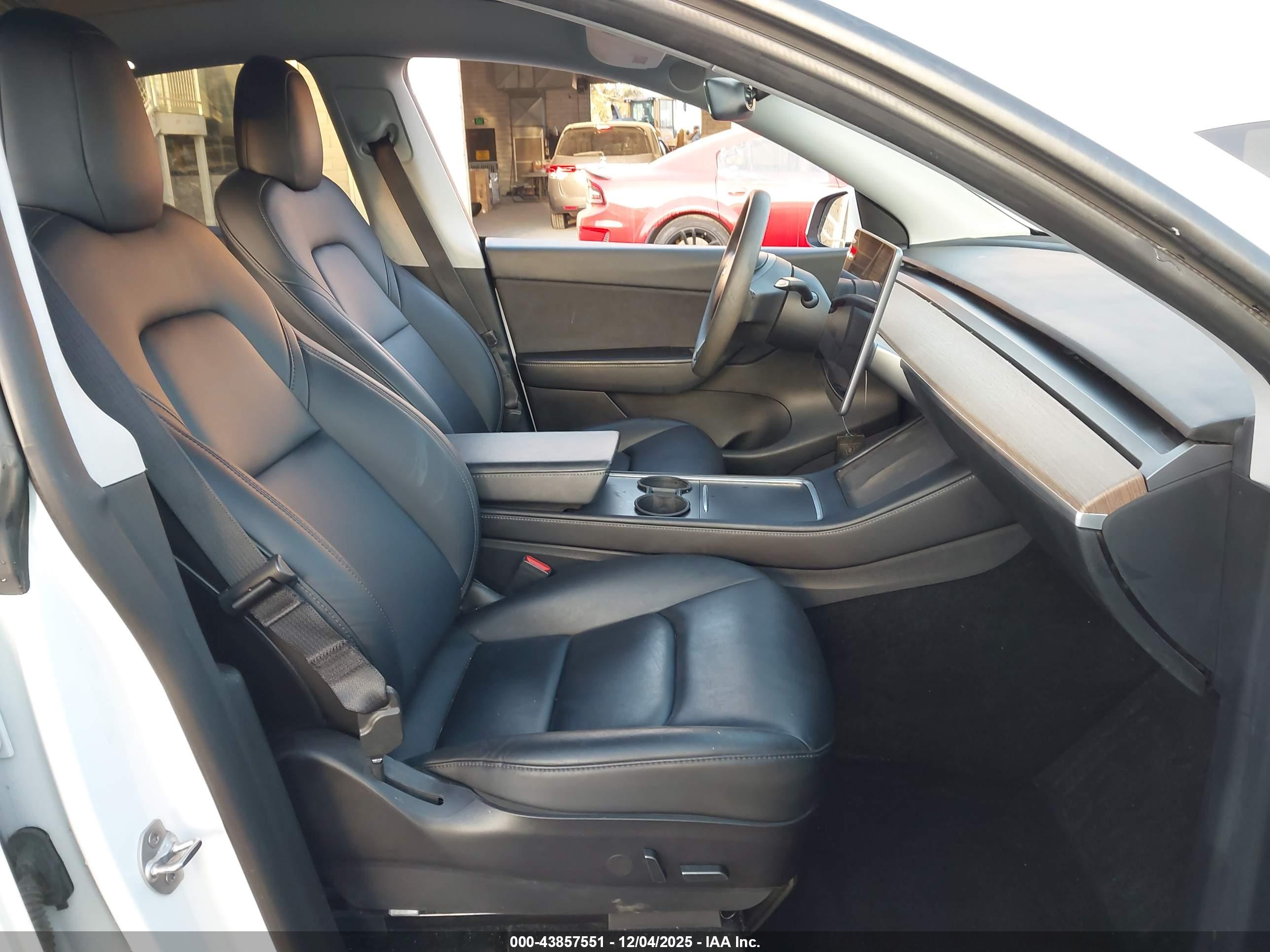 TESLA MODEL image 5