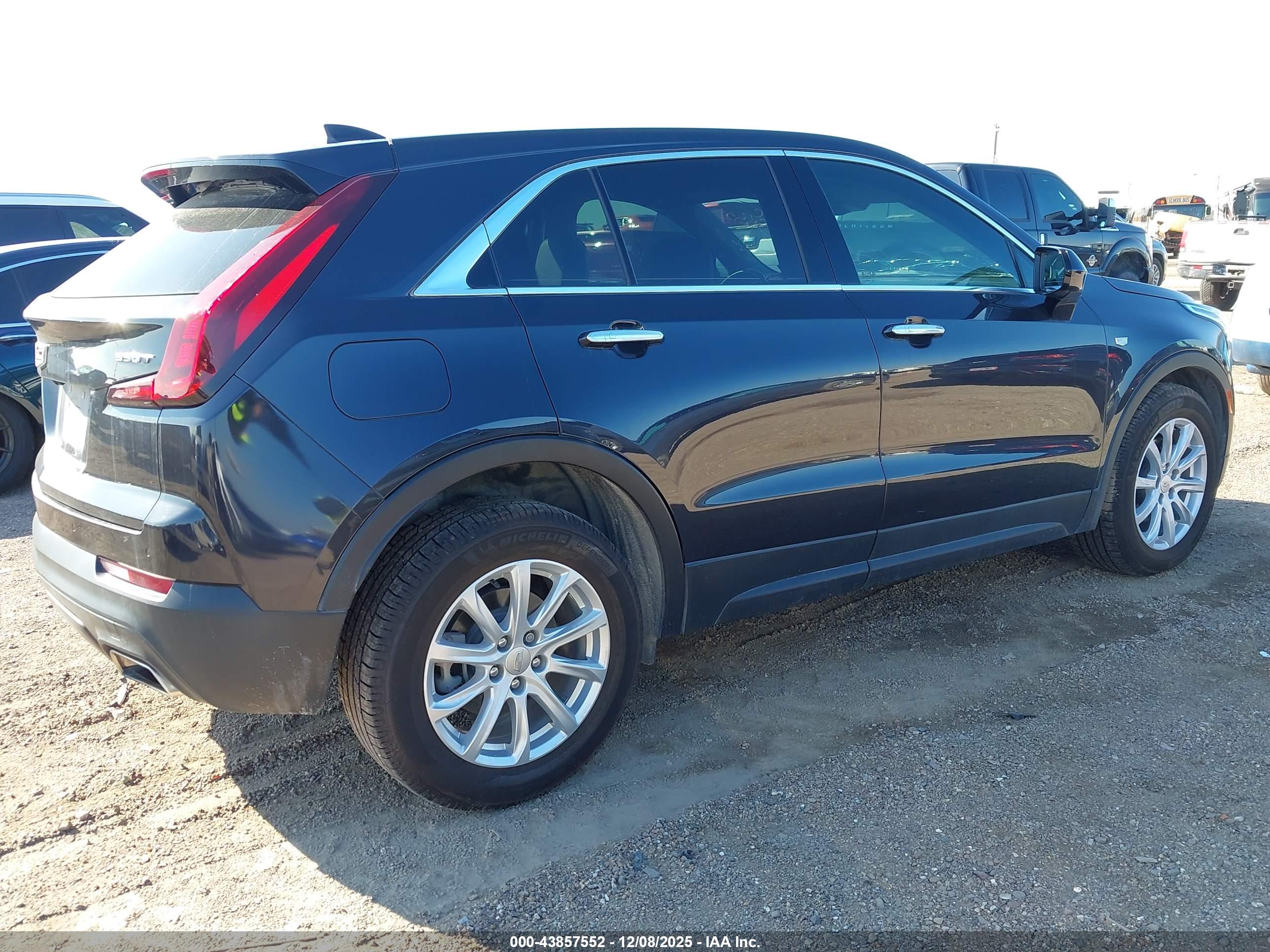 CADILLAC XT4 image 4