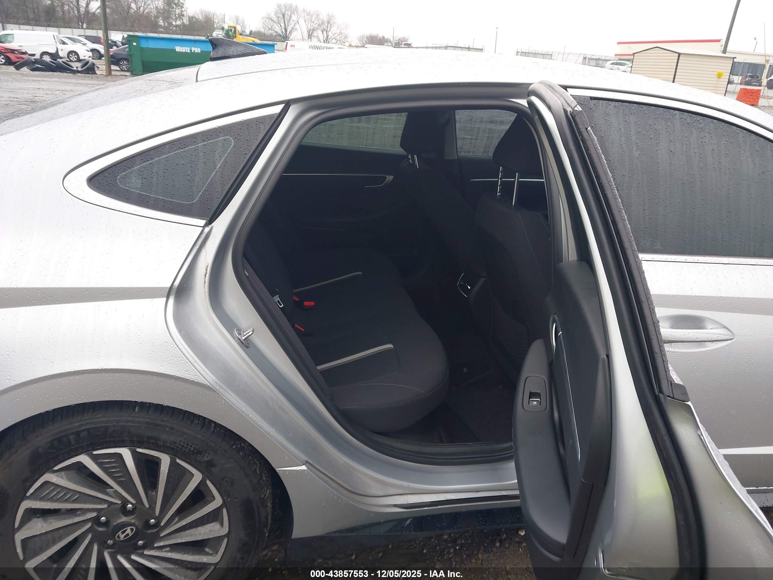 HYUNDAI SONATA image 8