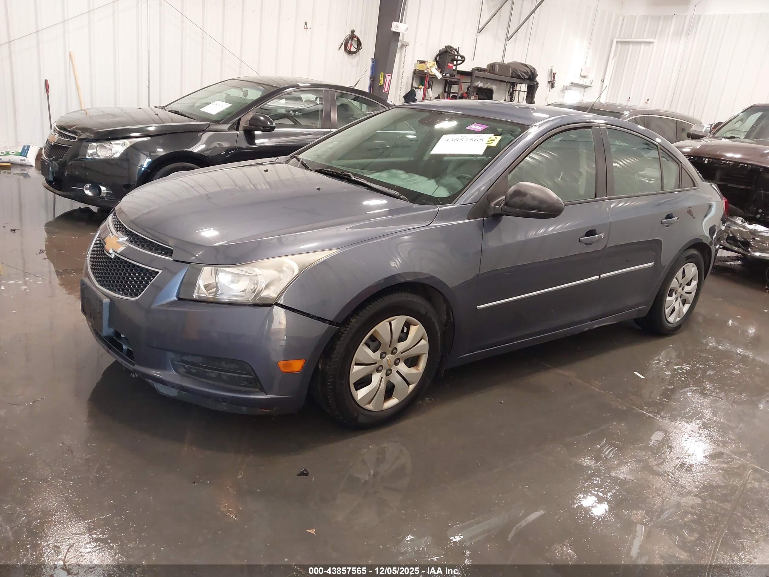 CHEVROLET CRUZE image 2