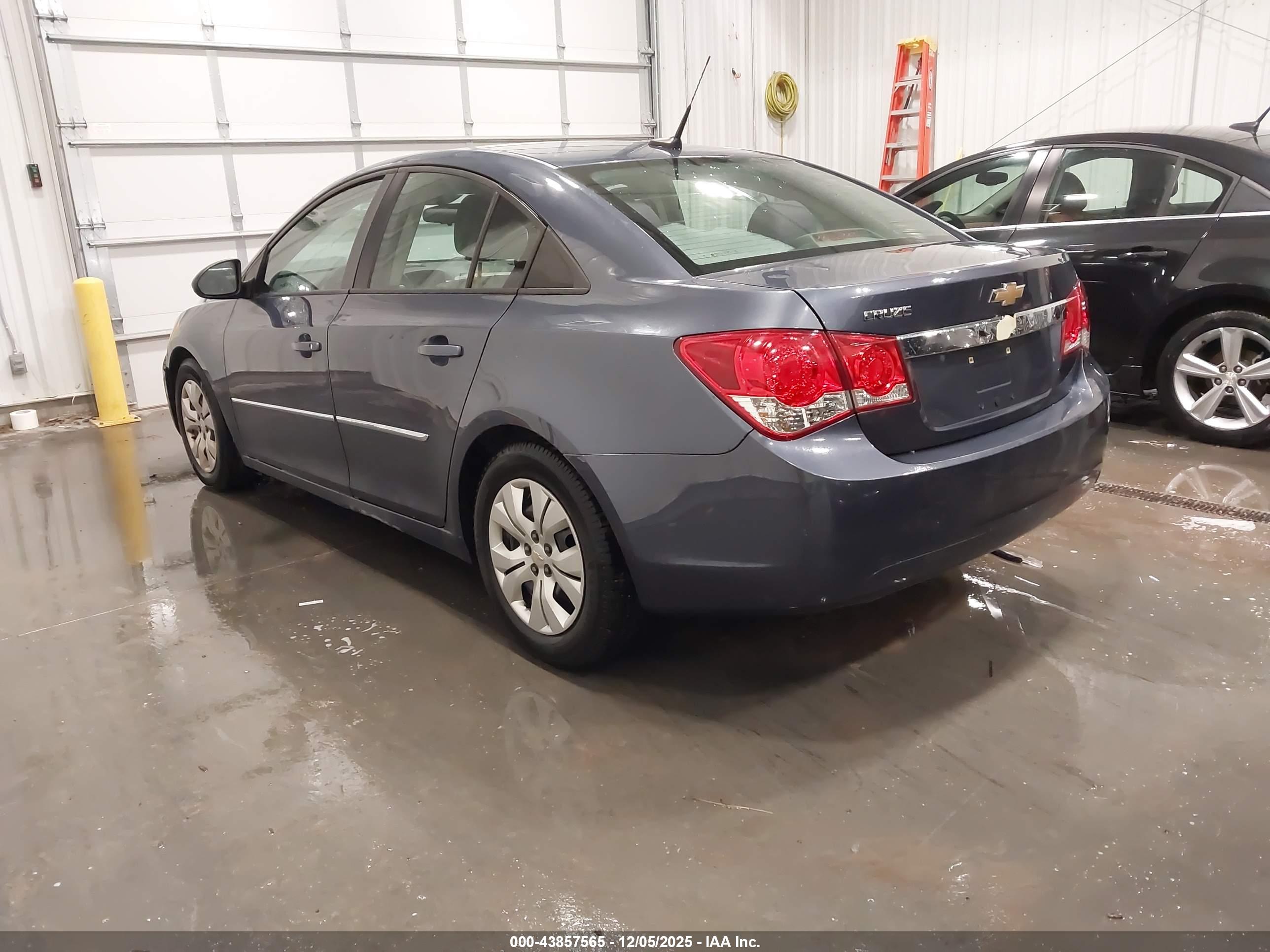 CHEVROLET CRUZE image 3