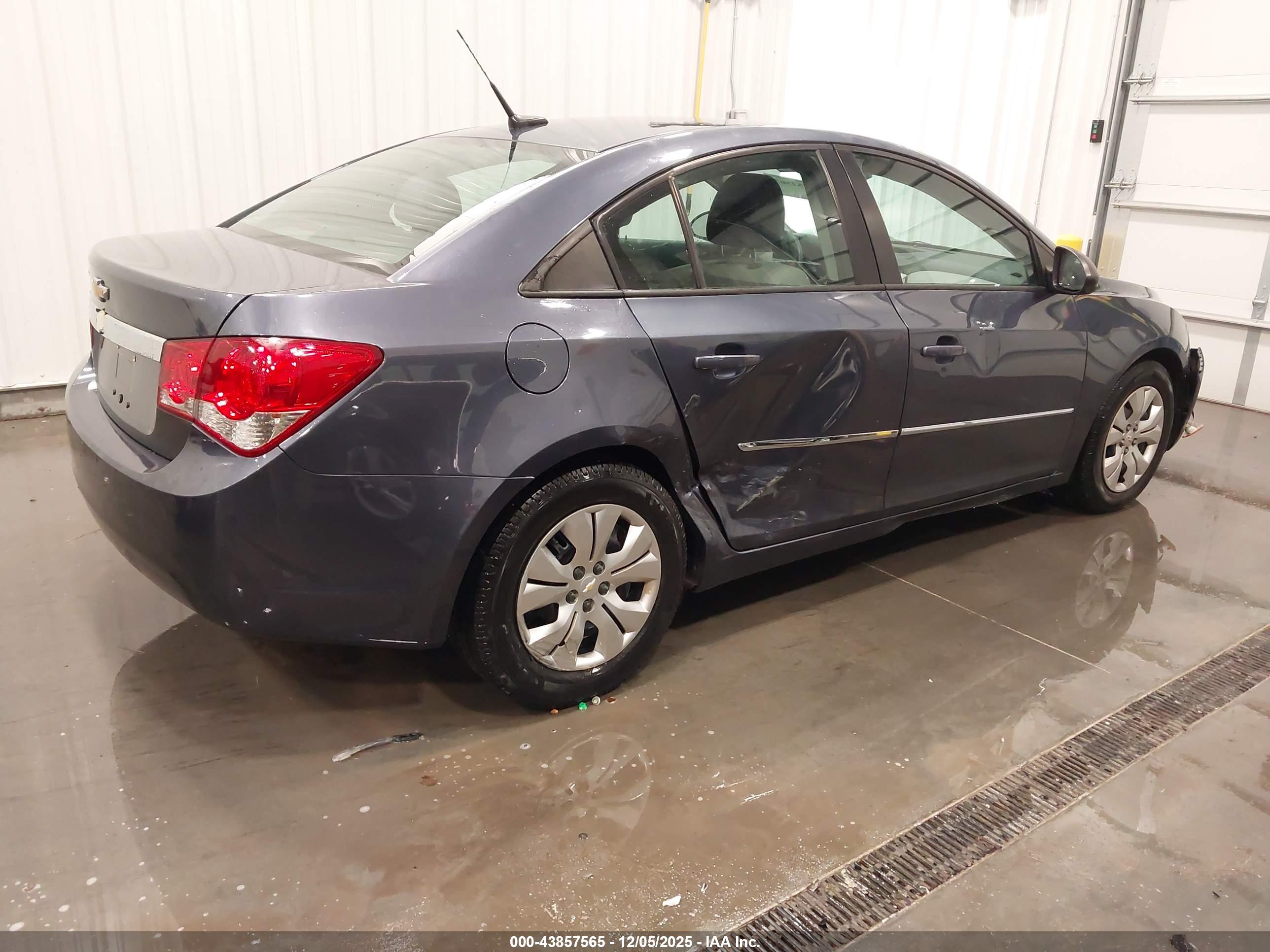 CHEVROLET CRUZE image 4