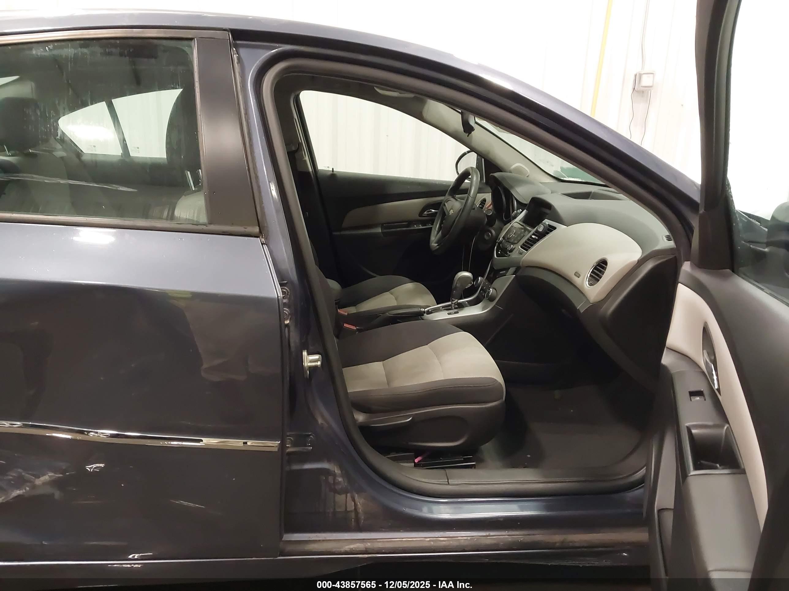 CHEVROLET CRUZE image 5