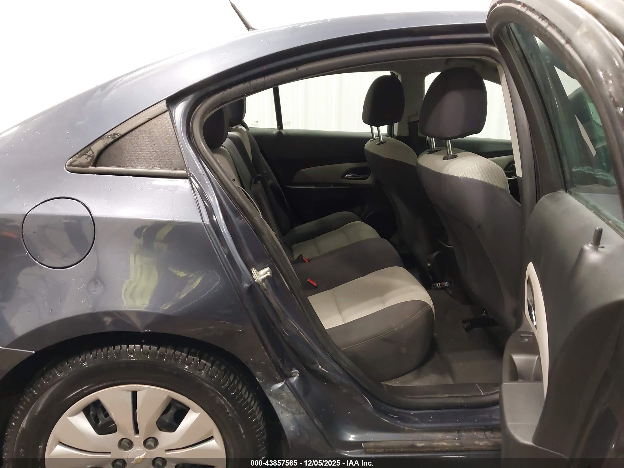 CHEVROLET CRUZE image 8