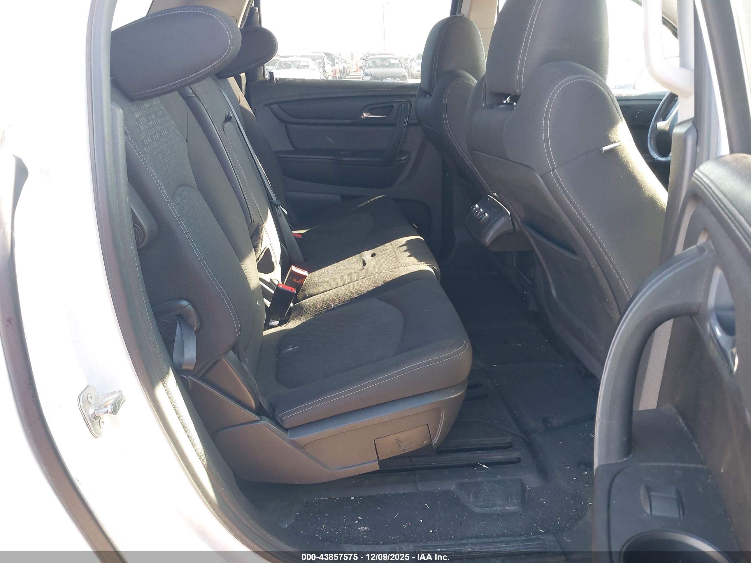 GMC ACADIA image 8