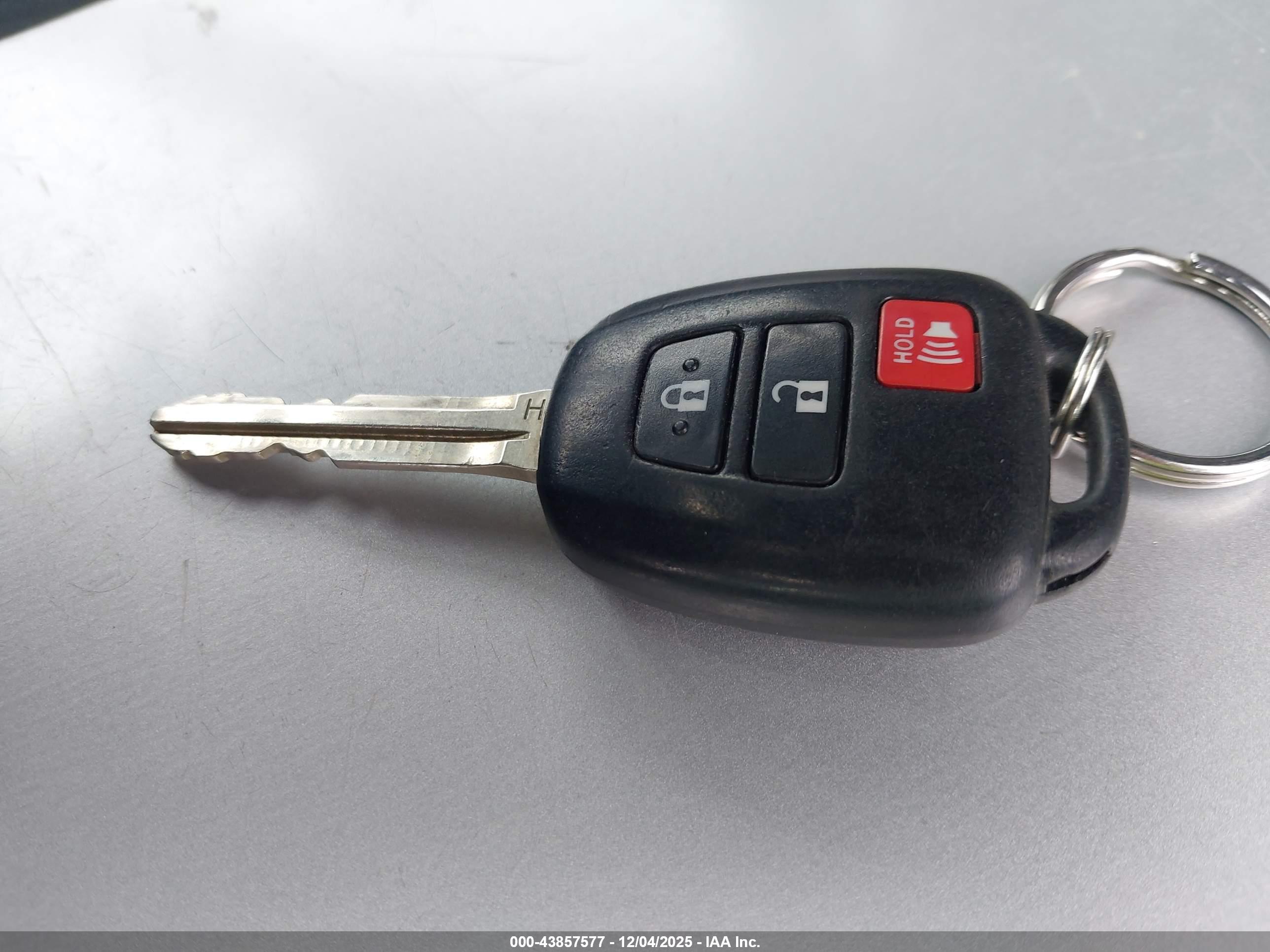 TOYOTA RAV4 image 11