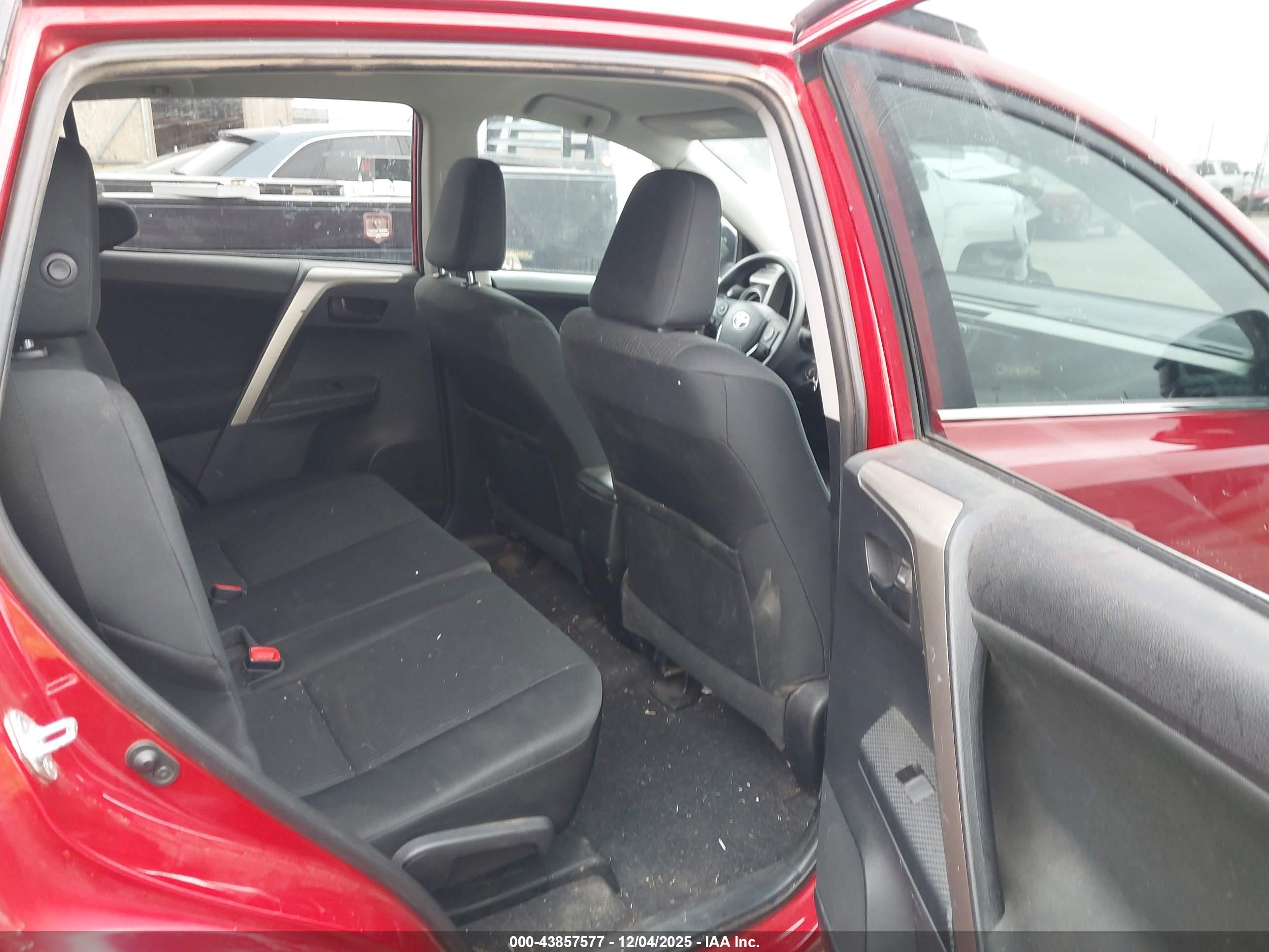 TOYOTA RAV4 image 8