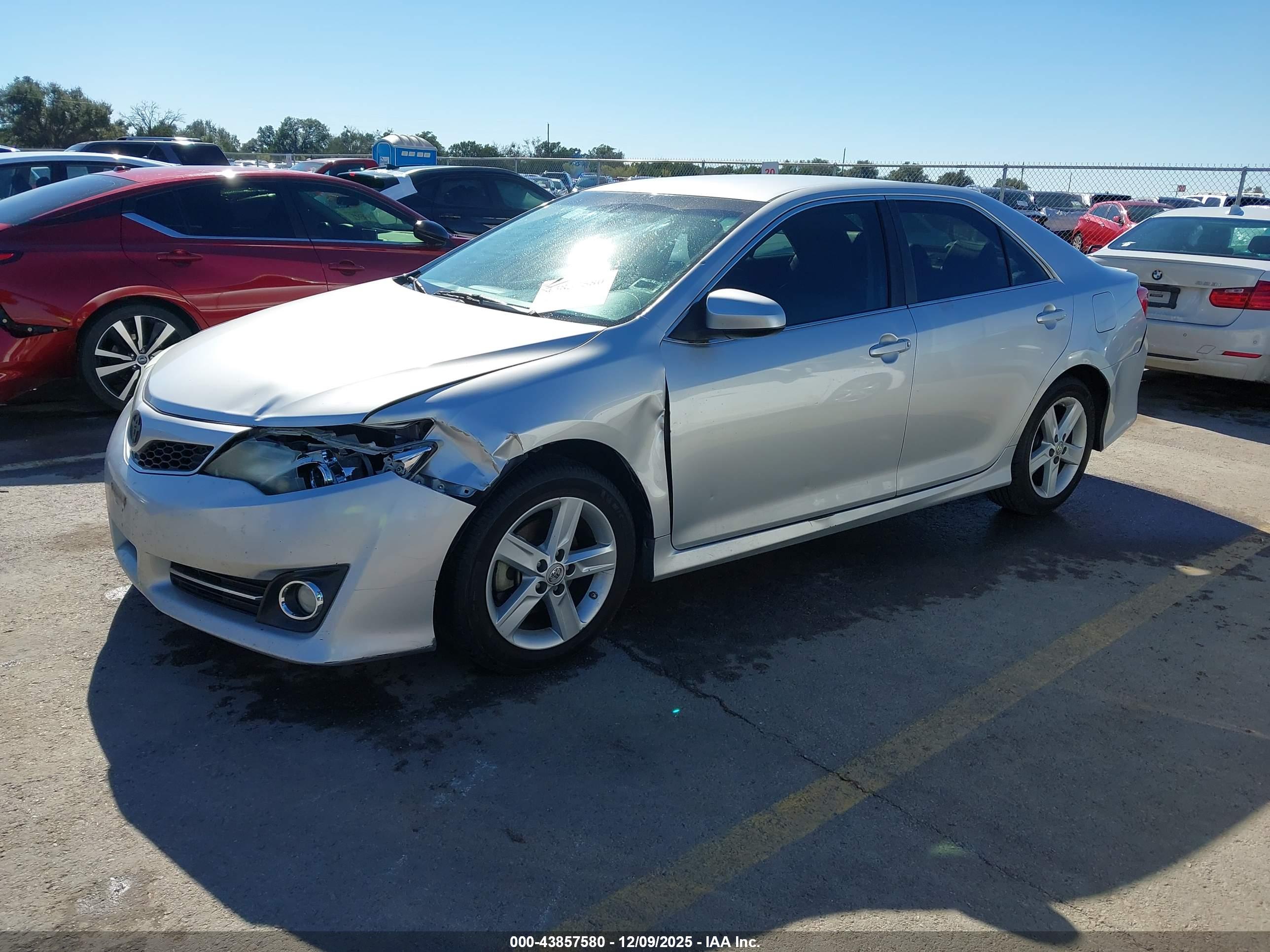 TOYOTA CAMRY image 2