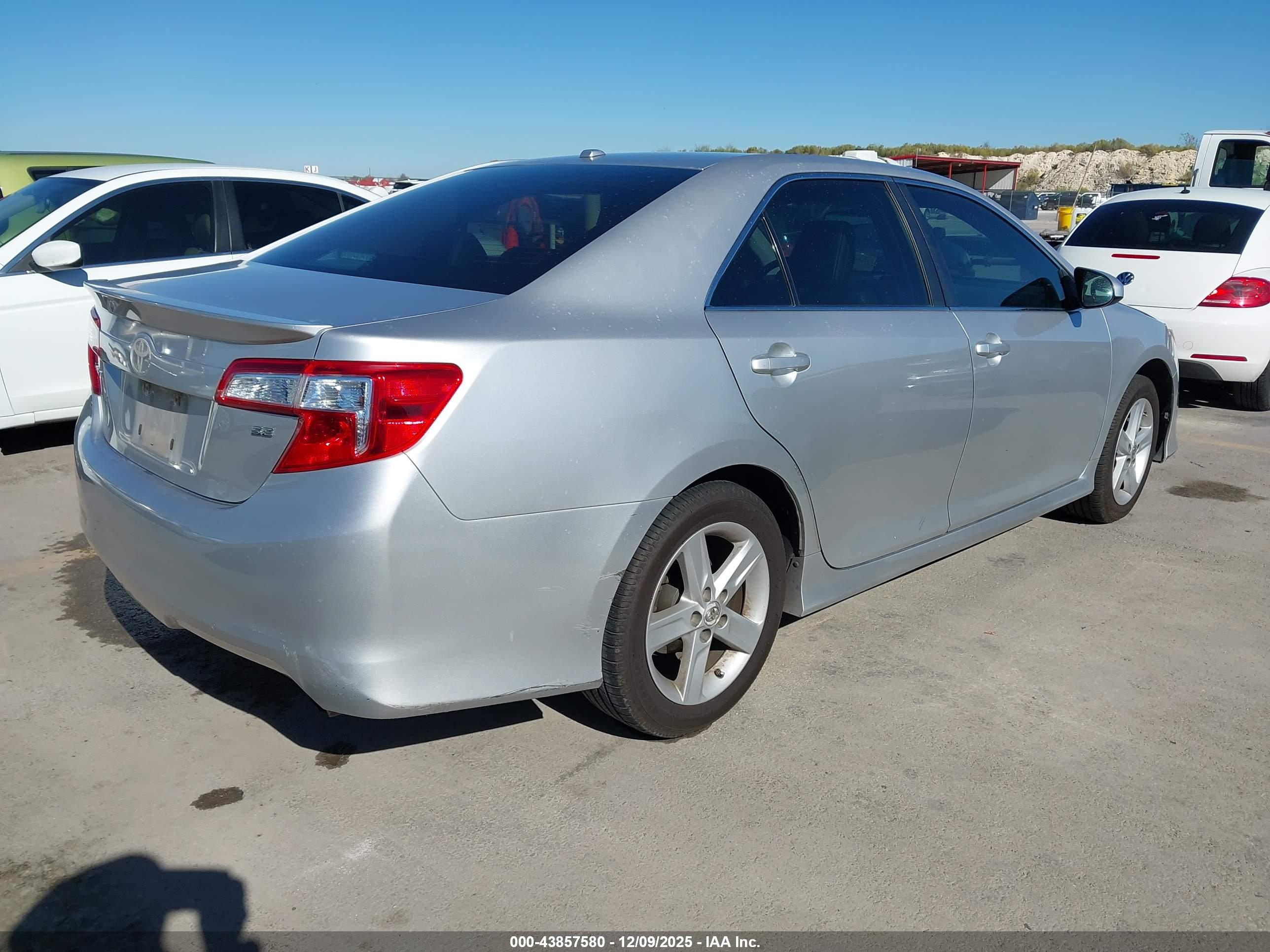 TOYOTA CAMRY image 4