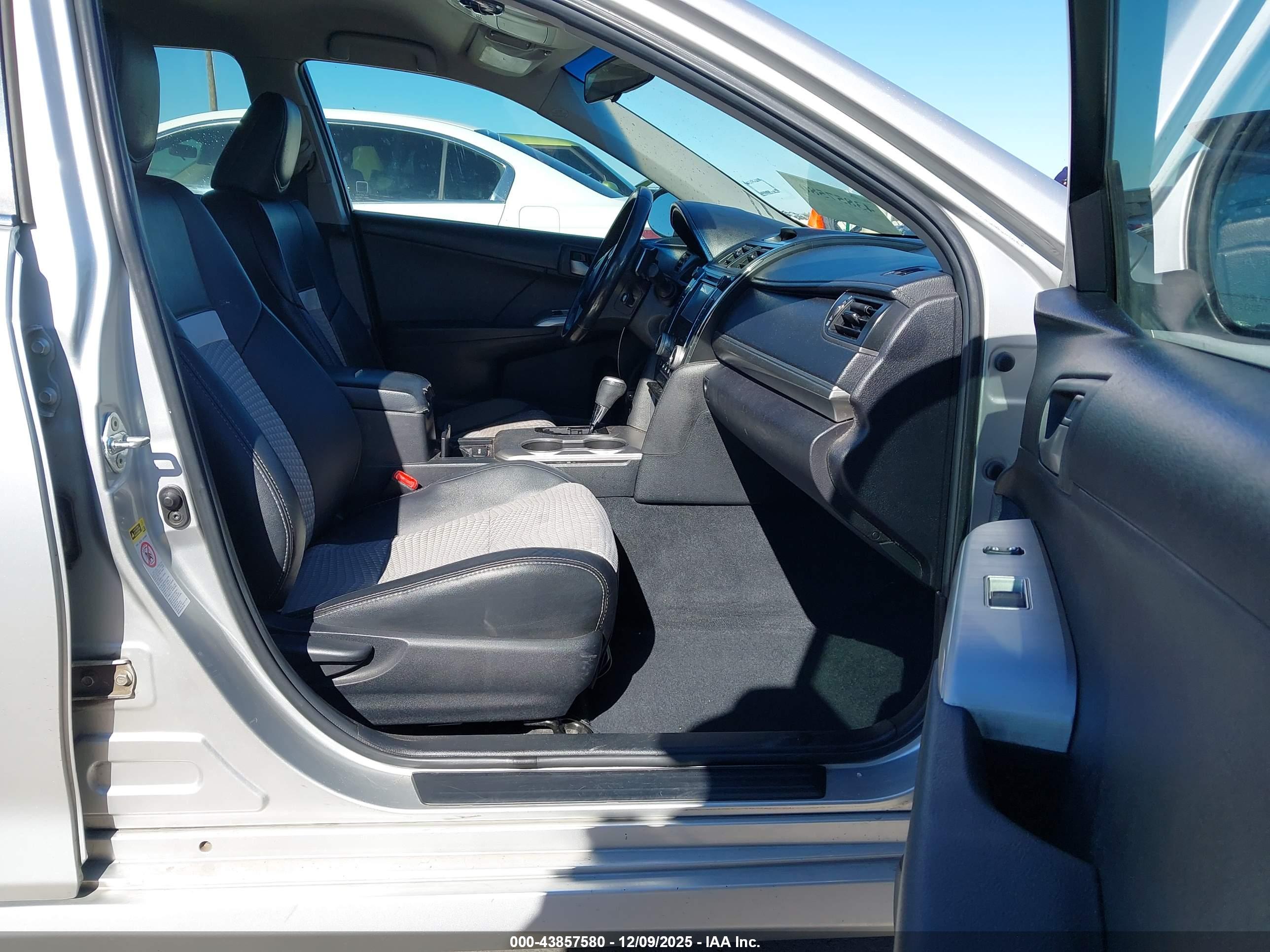 TOYOTA CAMRY image 5