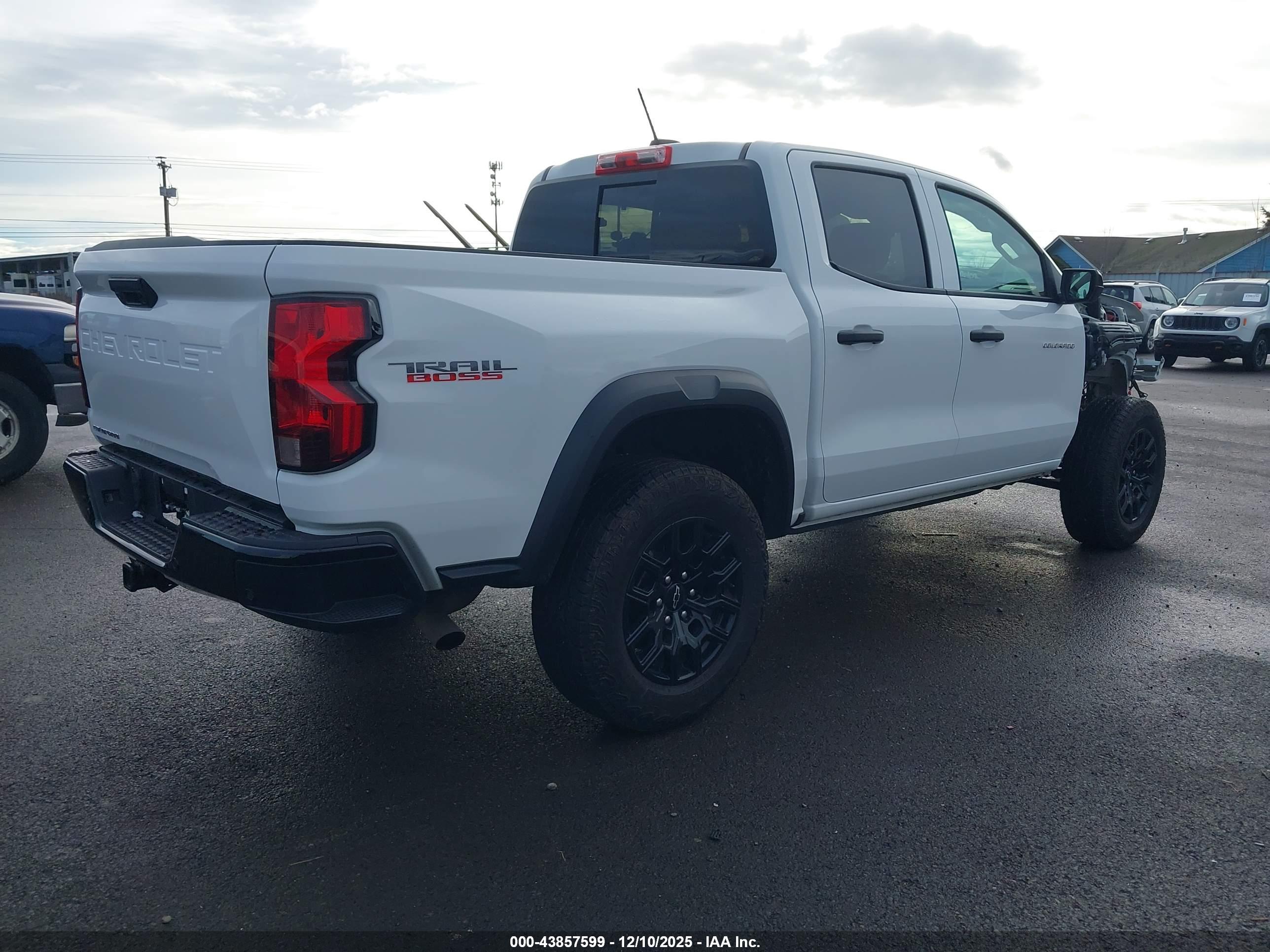 CHEVROLET COLORADO image 4