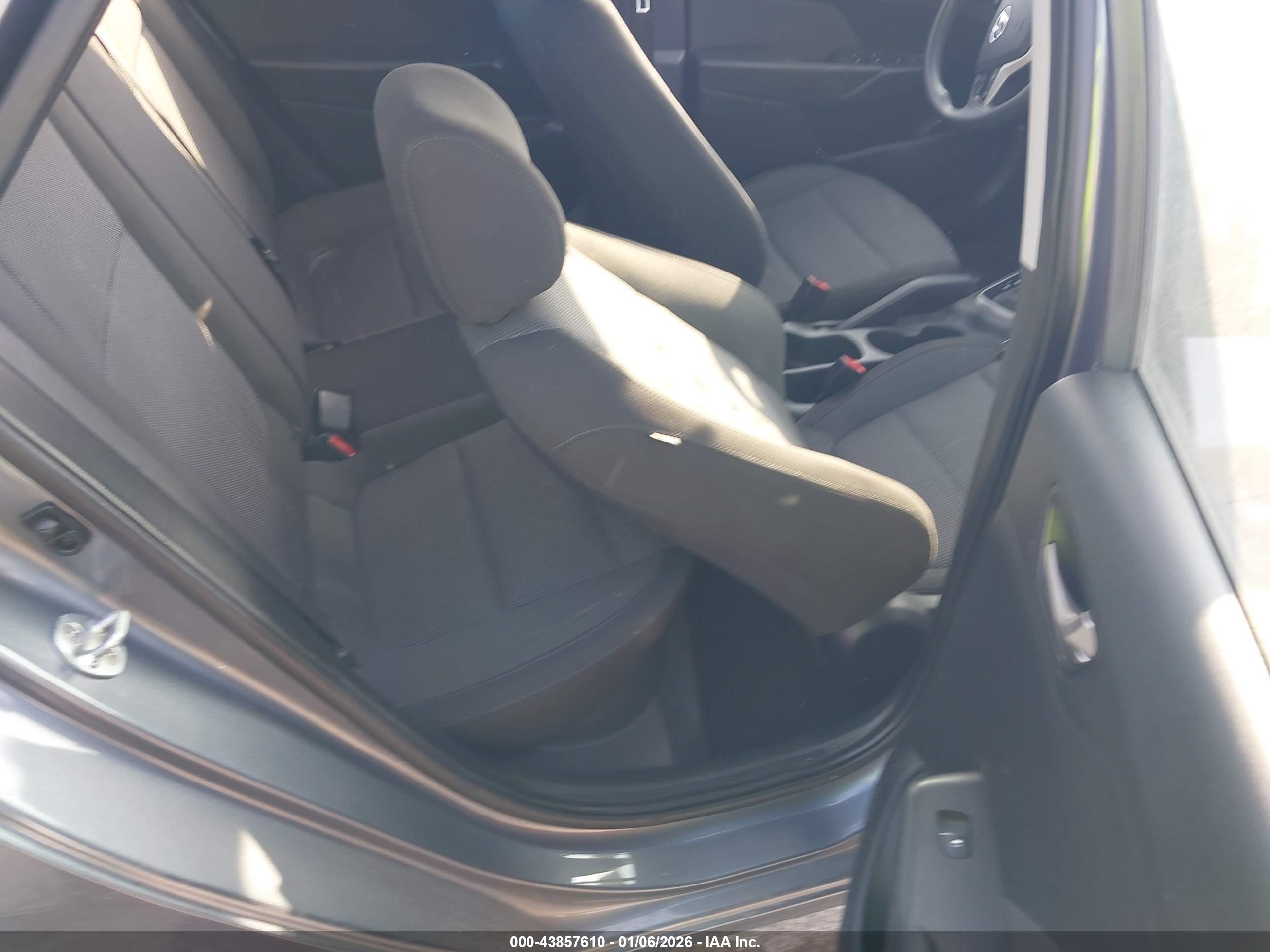 HYUNDAI ACCENT image 8