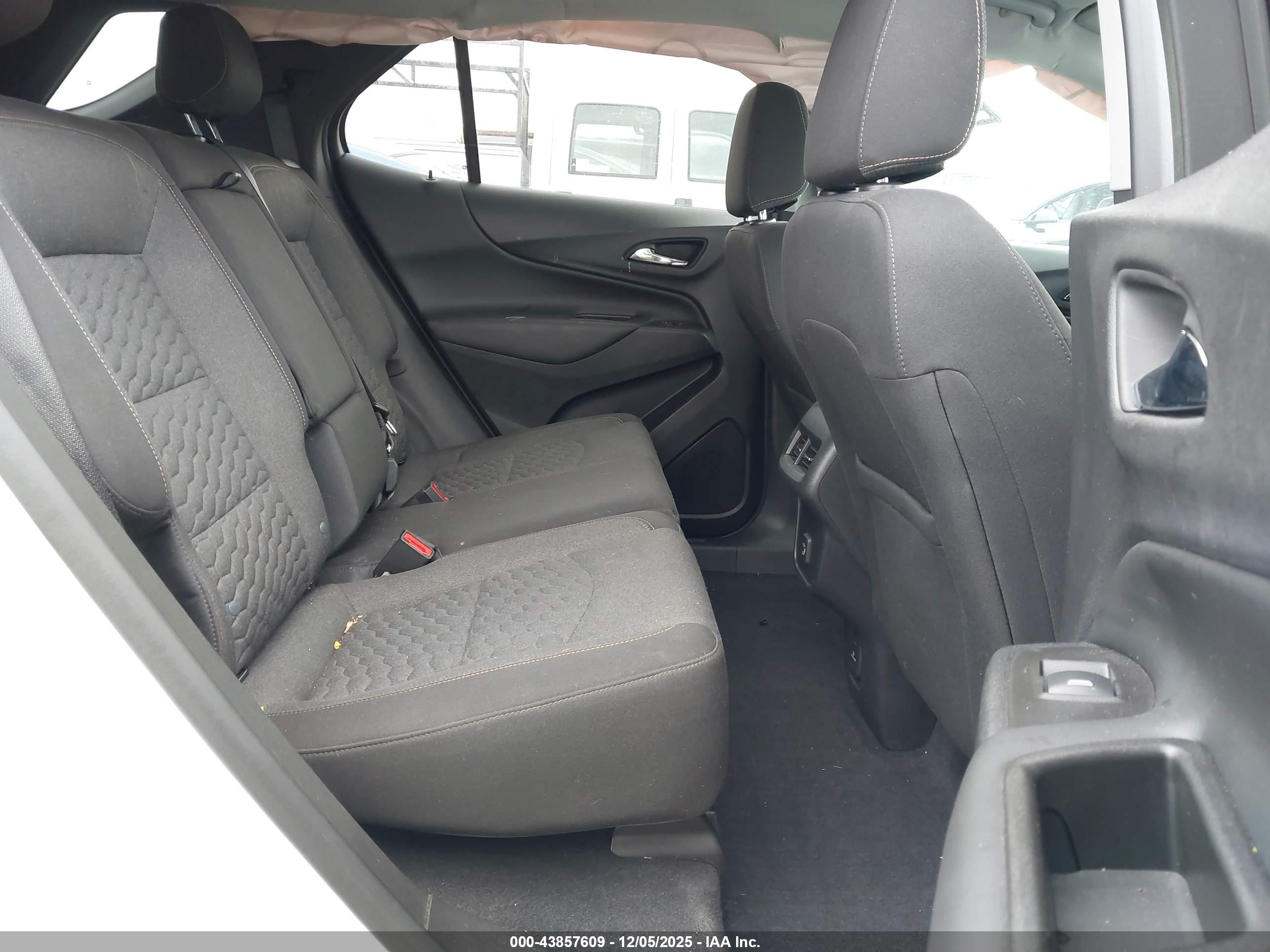 CHEVROLET EQUINOX image 8