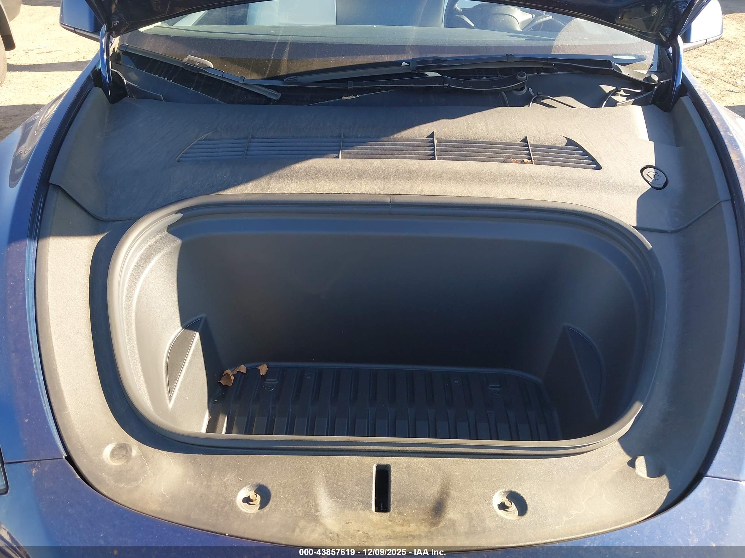 TESLA MODEL image 10