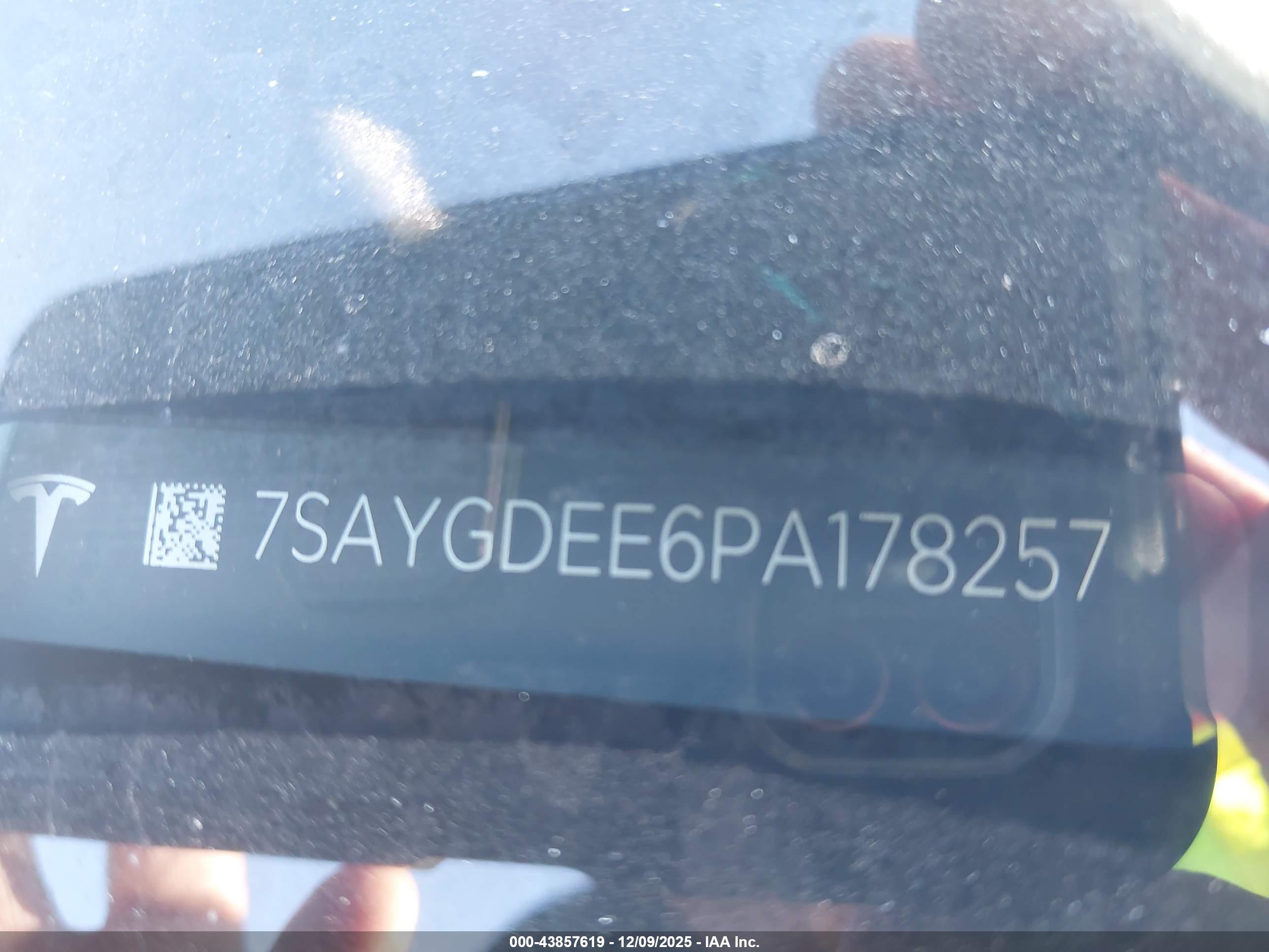 TESLA MODEL image 9