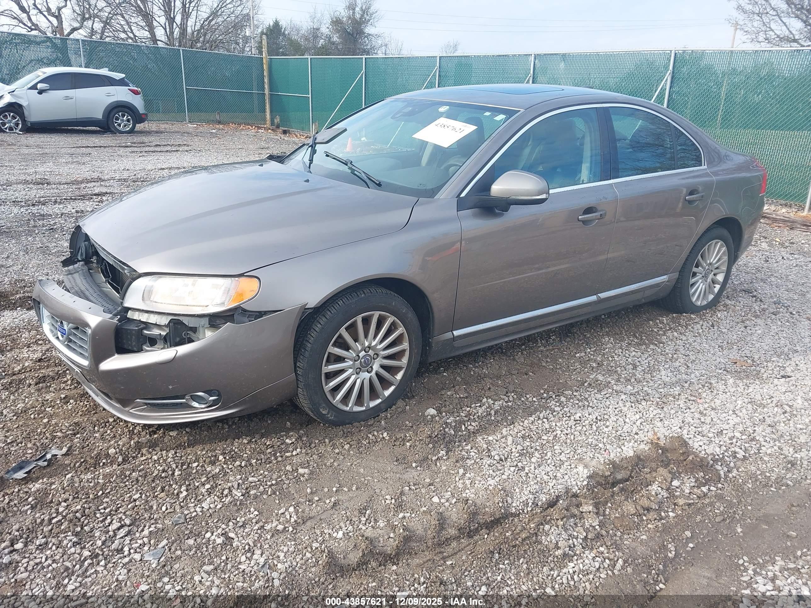 VOLVO S80 image 2