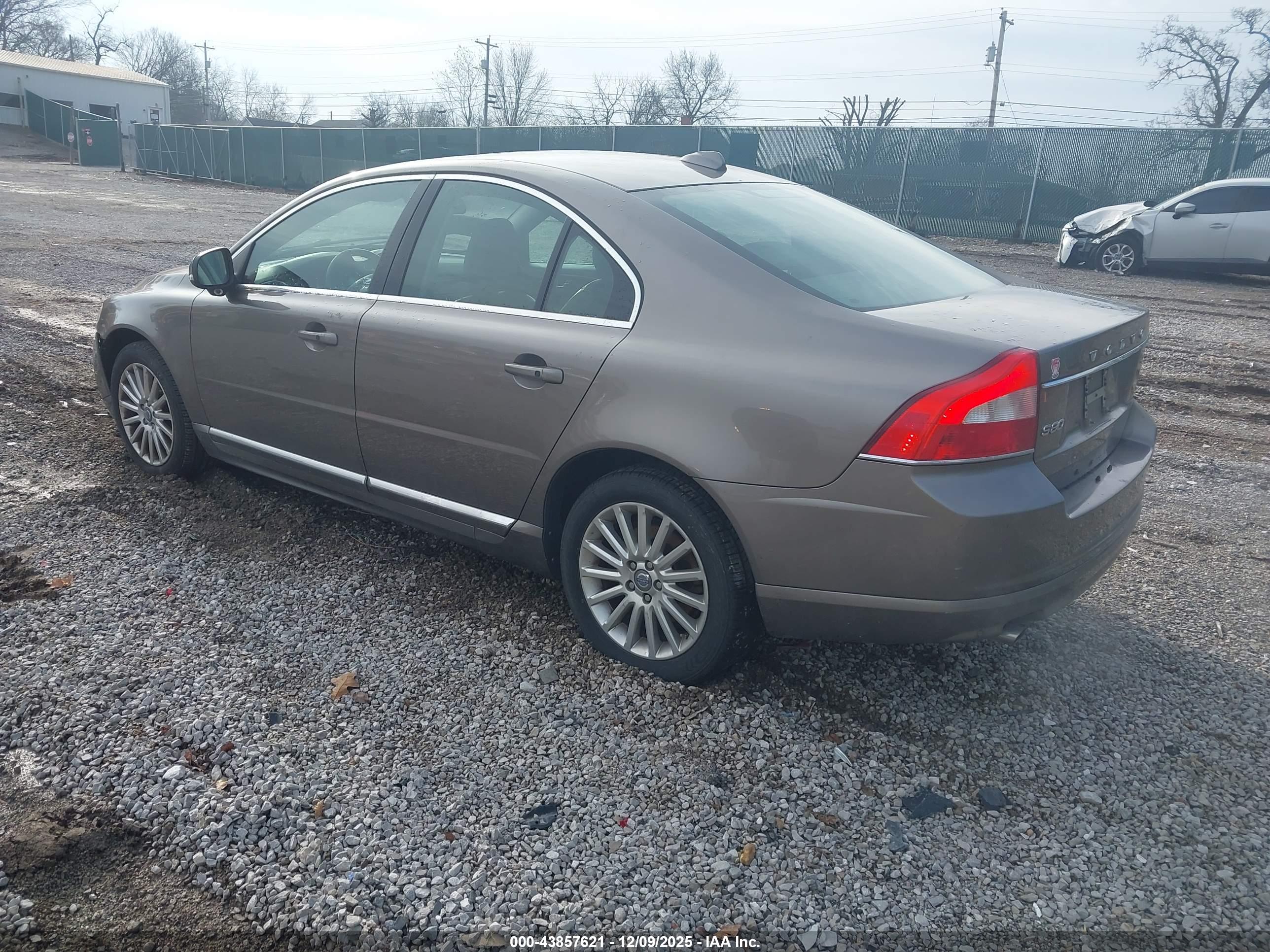 VOLVO S80 image 3