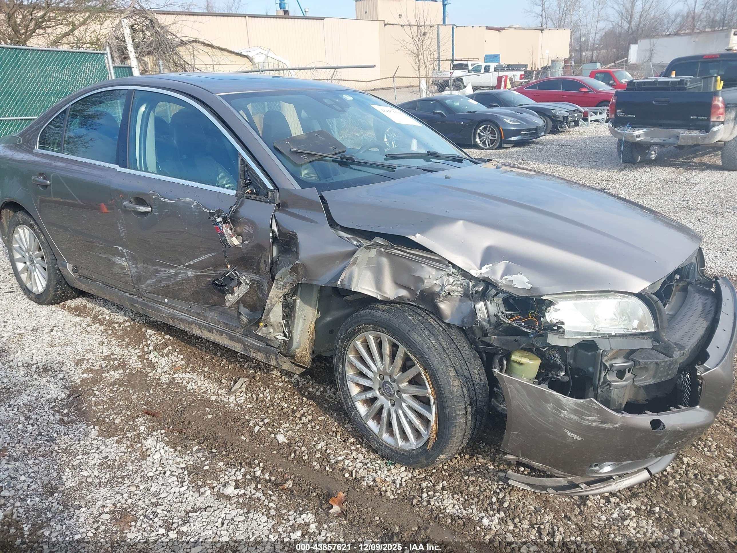 VOLVO S80 image 6