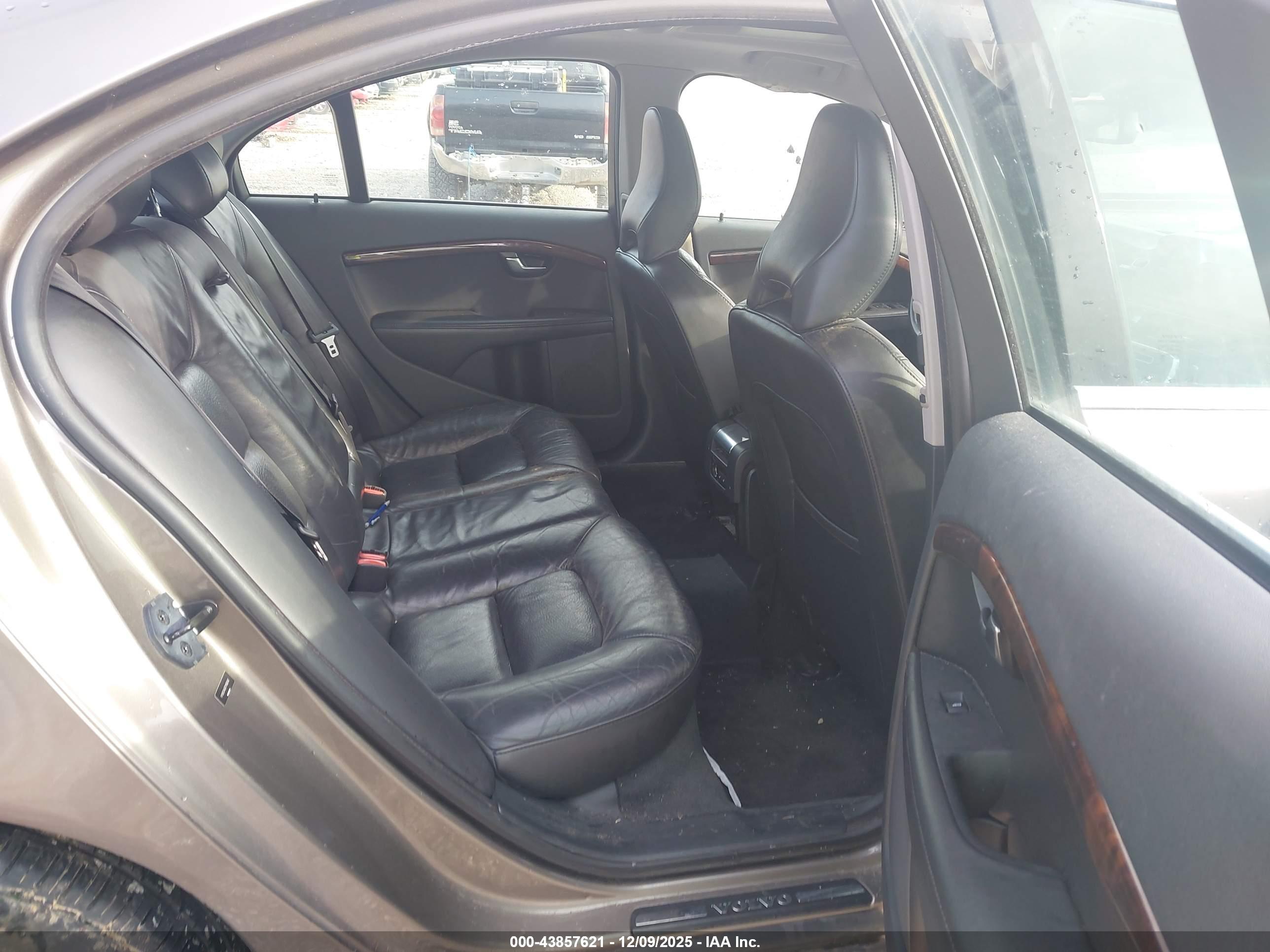 VOLVO S80 image 8