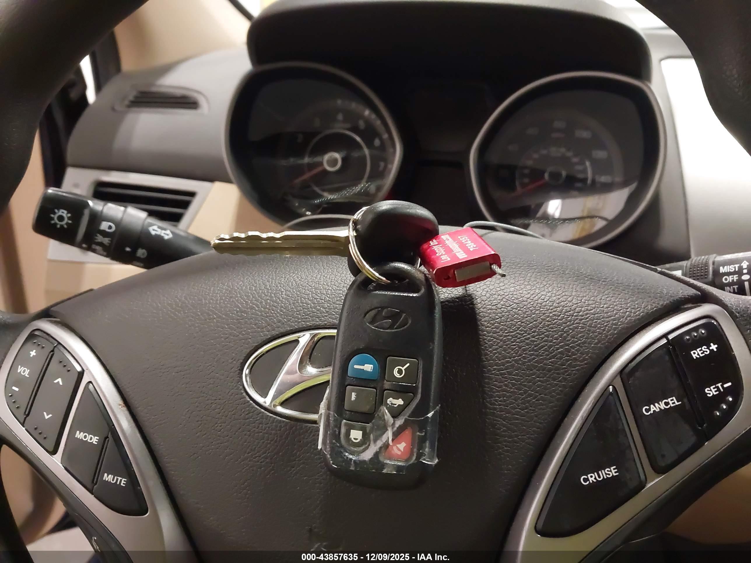 HYUNDAI ELANTRA image 11