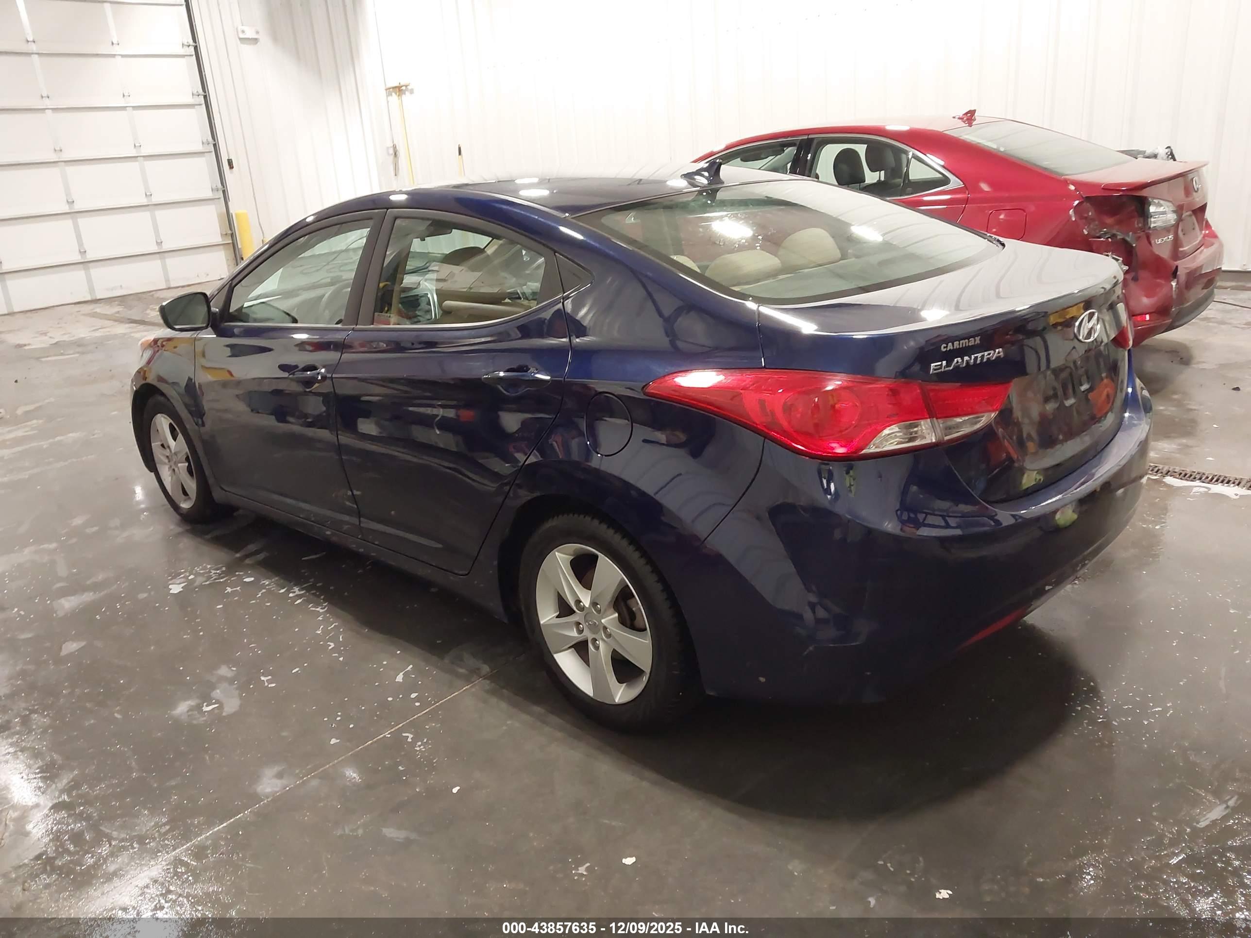 HYUNDAI ELANTRA image 3