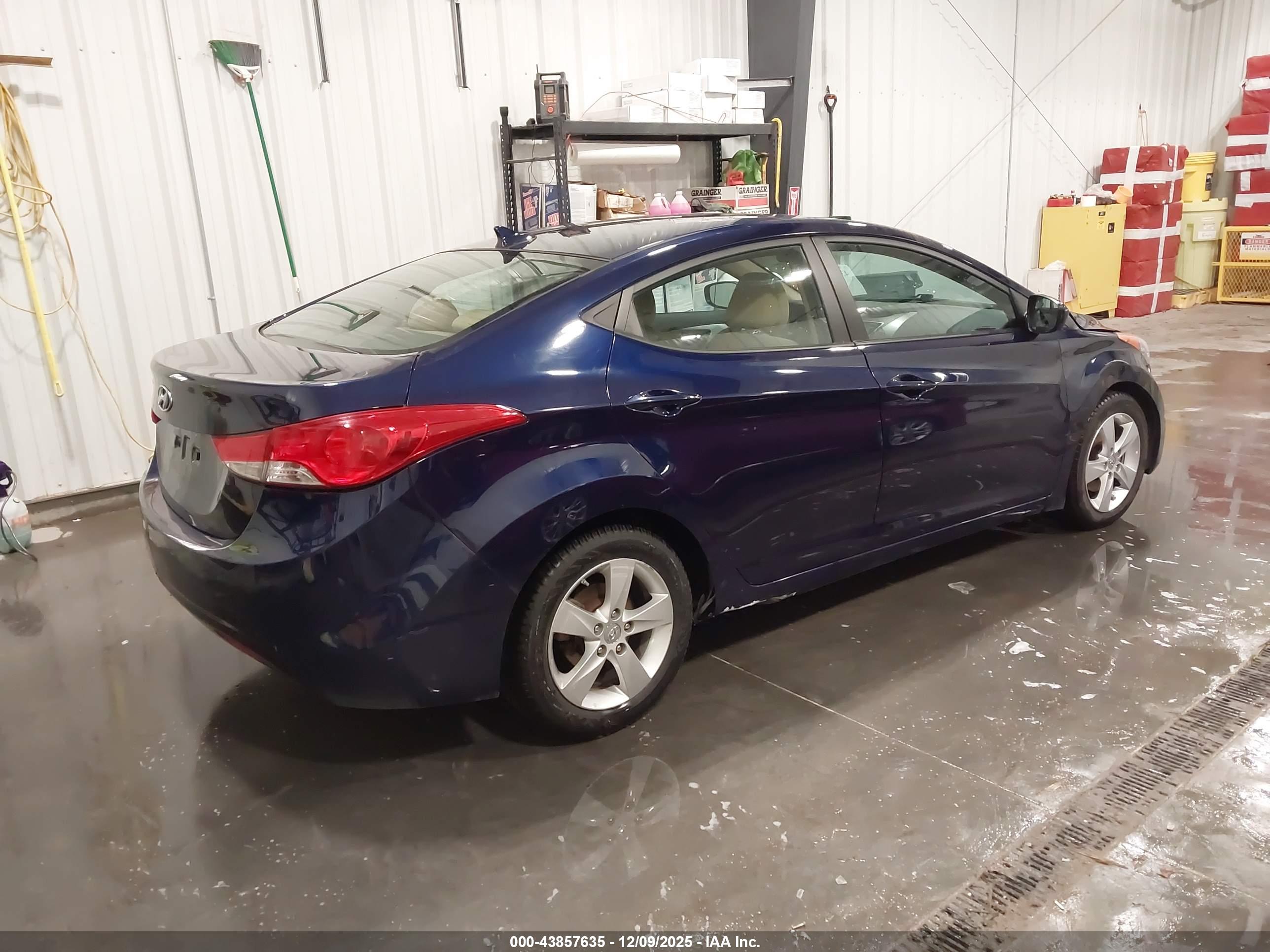 HYUNDAI ELANTRA image 4