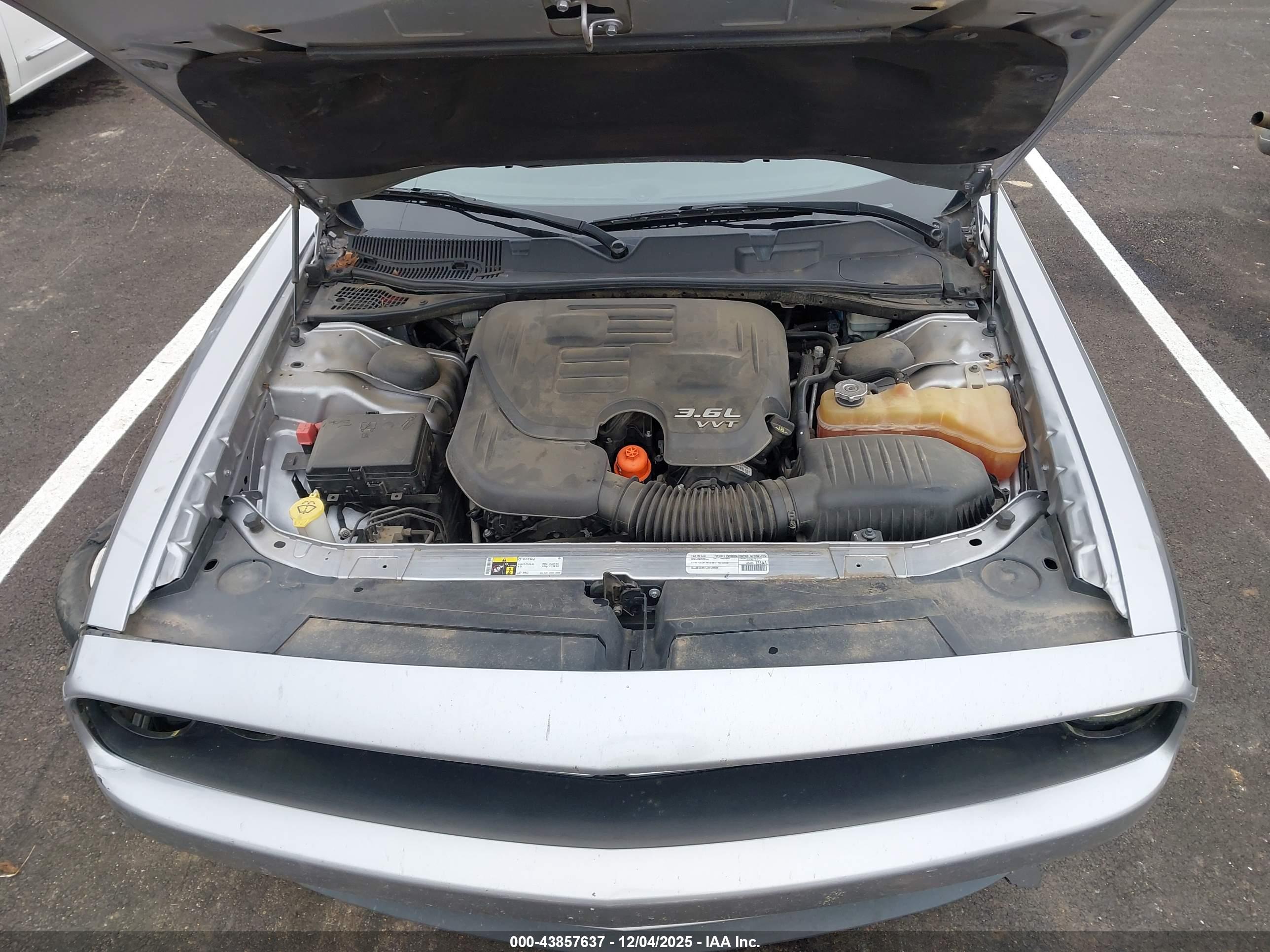DODGE CHALLENGER image 10