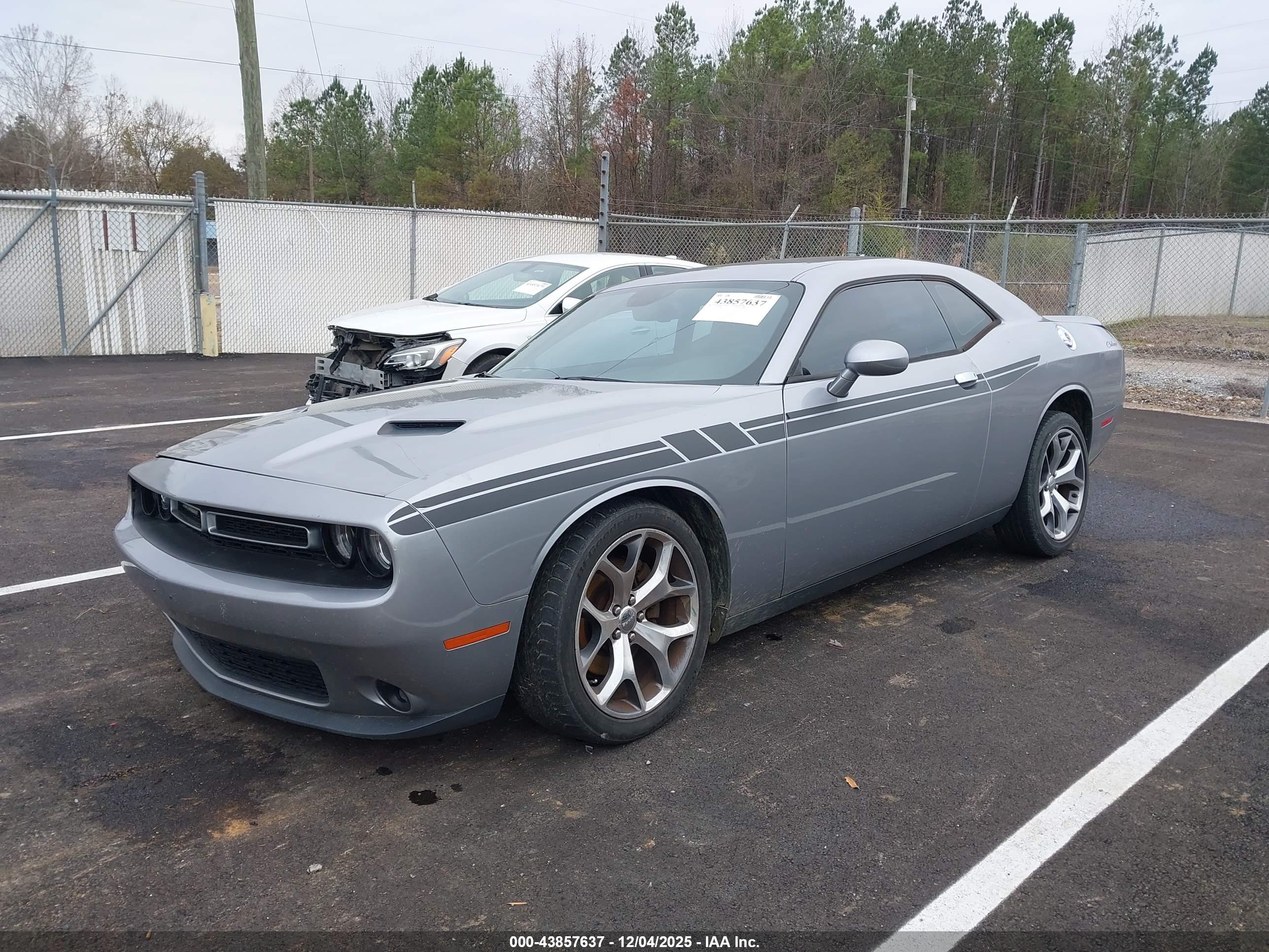 DODGE CHALLENGER image 2