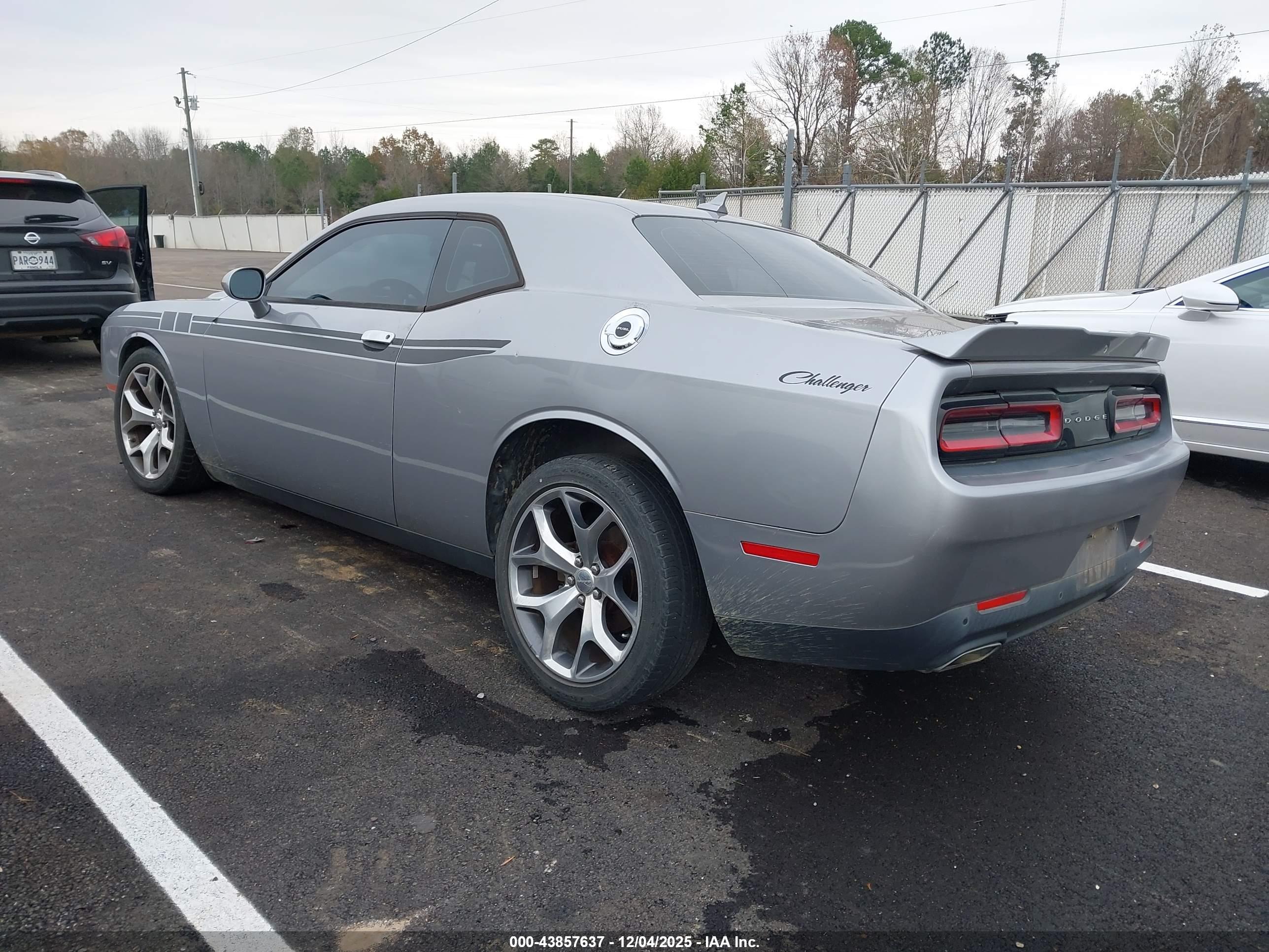 DODGE CHALLENGER image 3