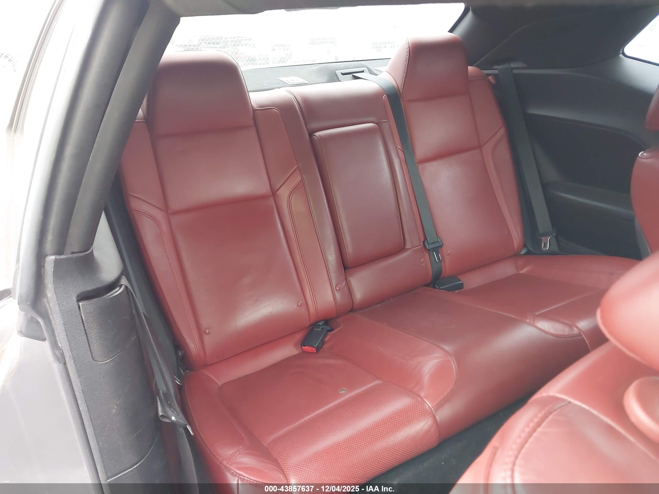 DODGE CHALLENGER image 8