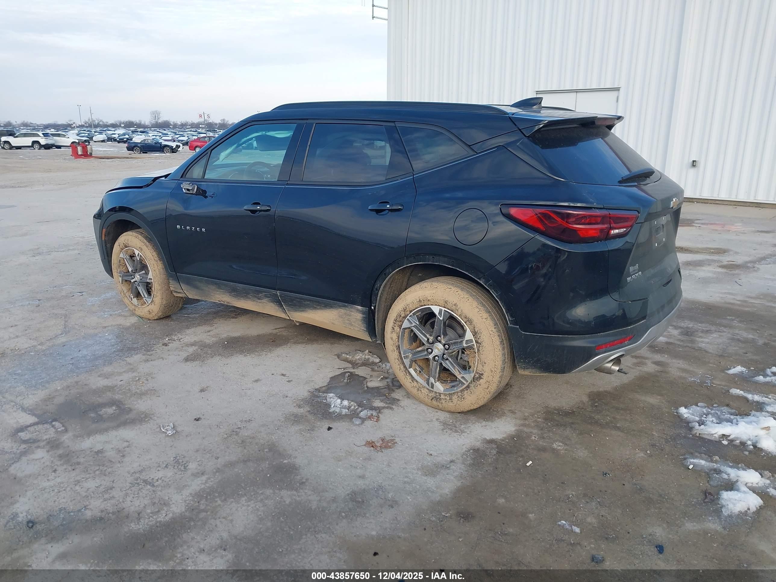 CHEVROLET BLAZER image 3
