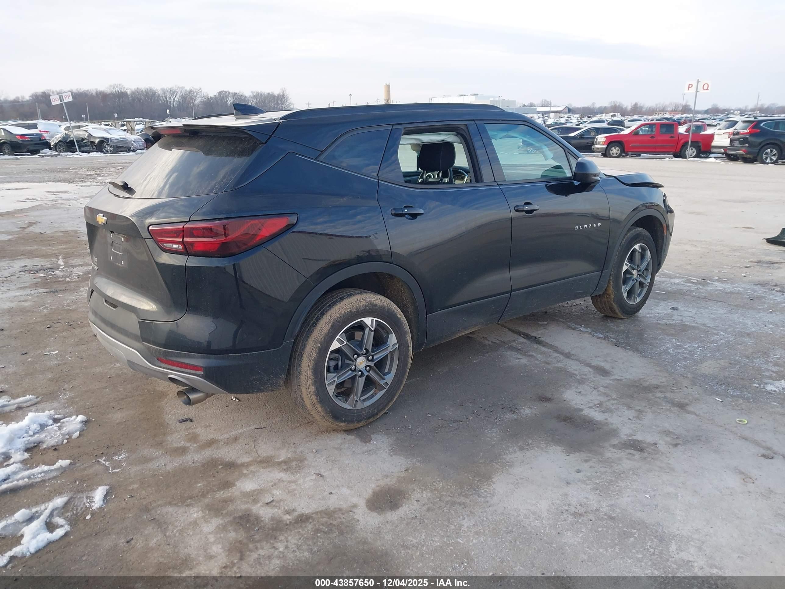 CHEVROLET BLAZER image 4