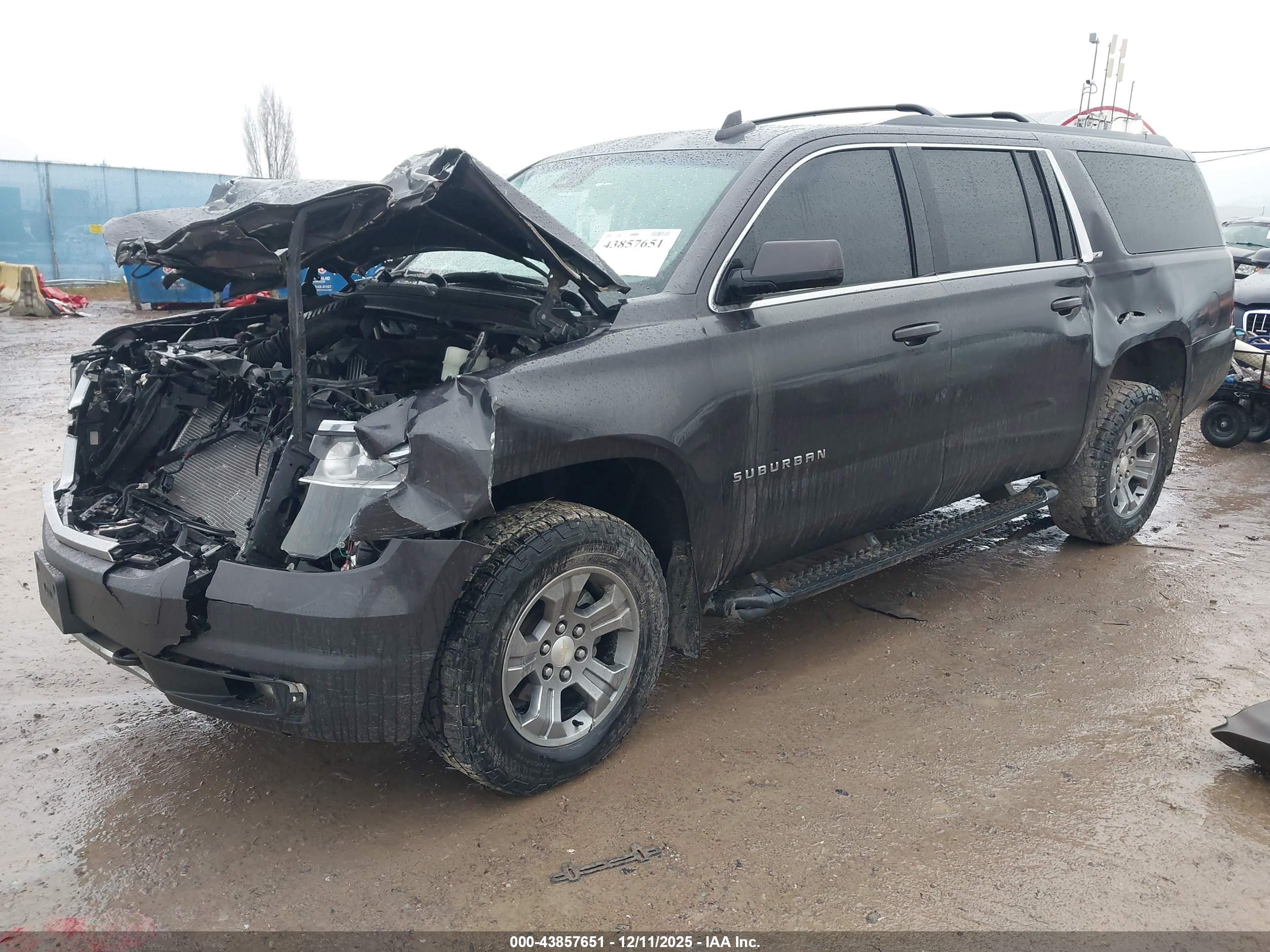 CHEVROLET SUBURBAN image 2