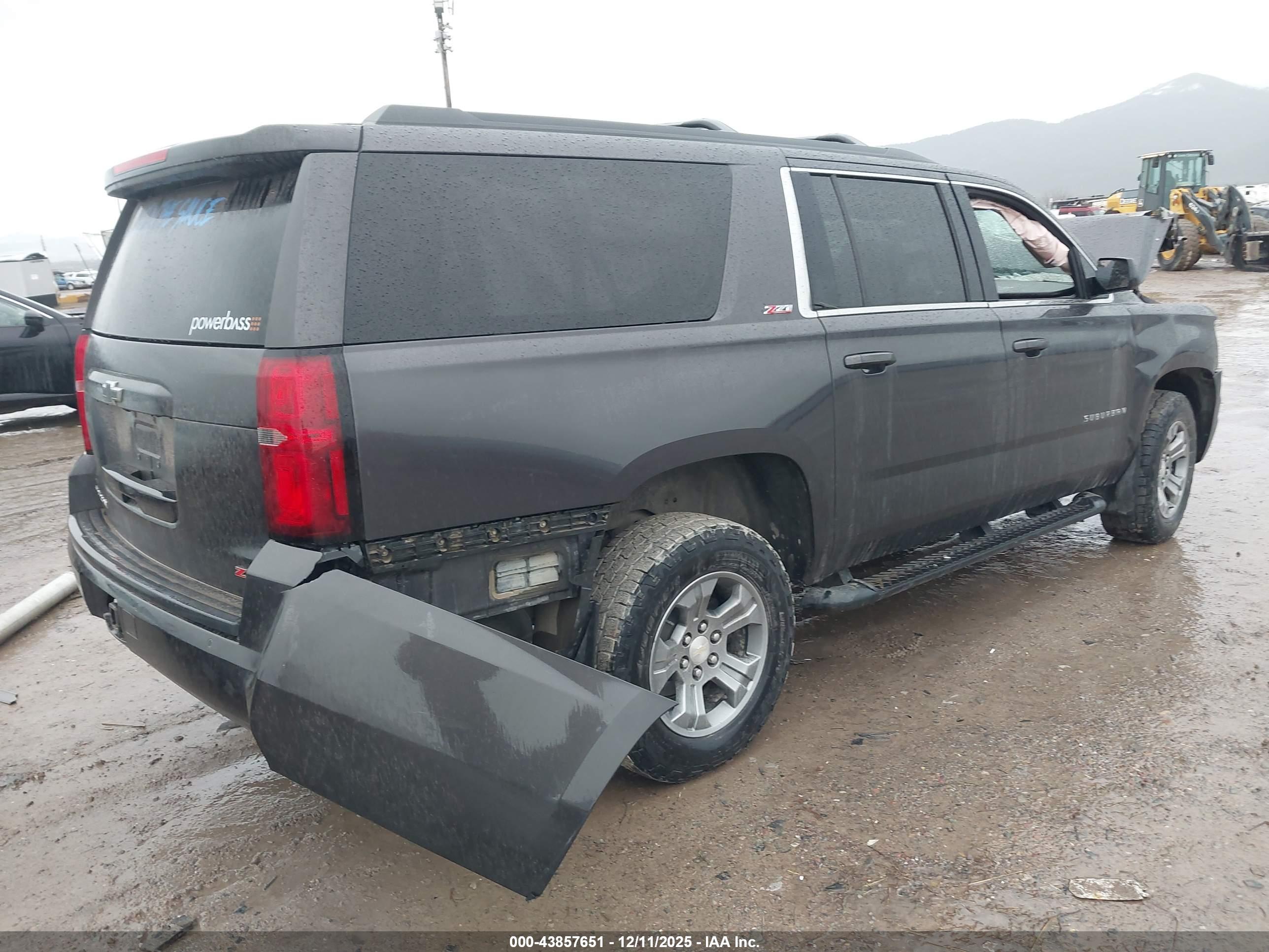 CHEVROLET SUBURBAN image 4