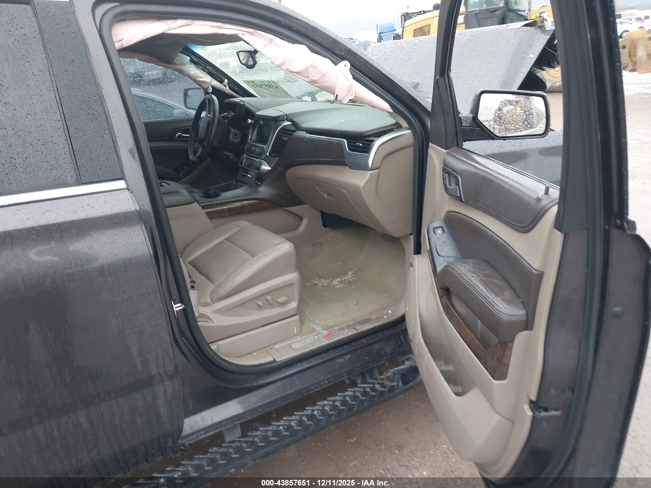 CHEVROLET SUBURBAN image 5