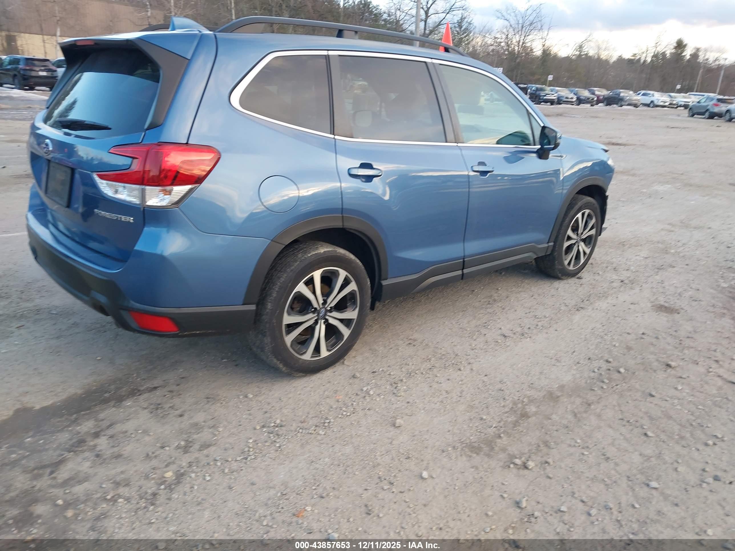SUBARU FORESTER image 4