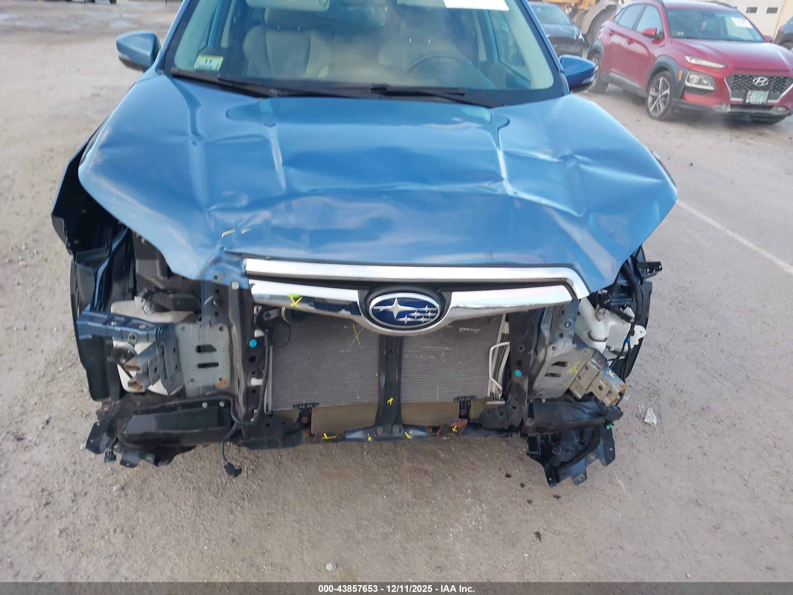 SUBARU FORESTER image 6