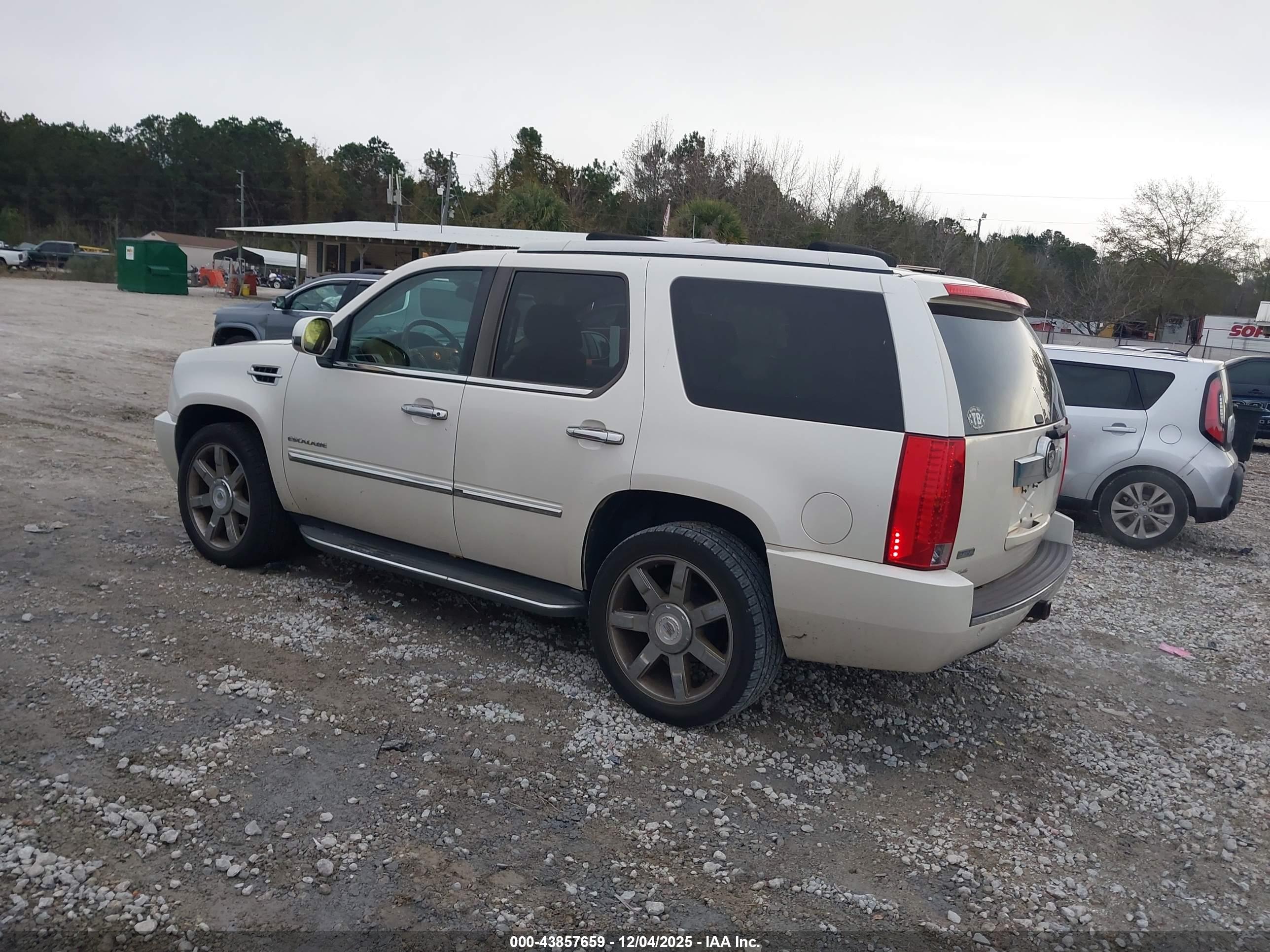 CADILLAC ESCALADE image 3
