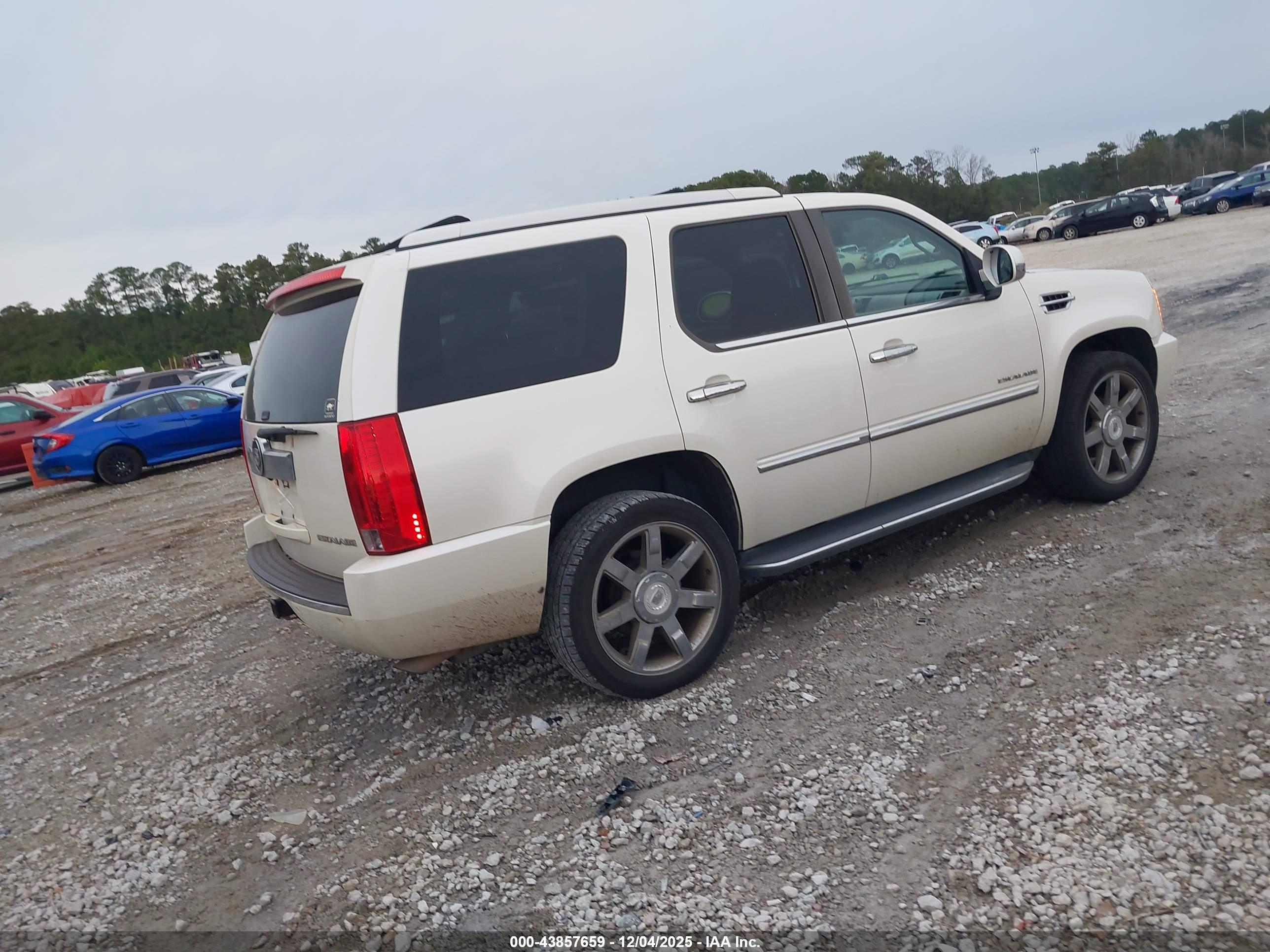 CADILLAC ESCALADE image 4