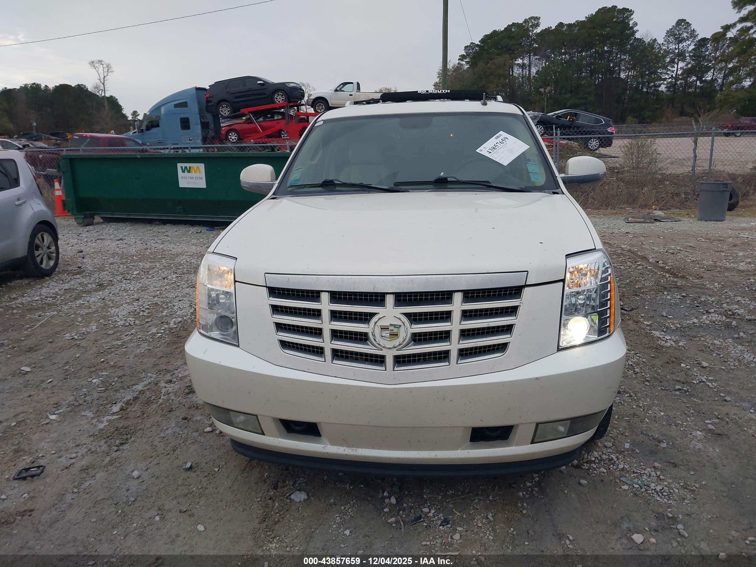 CADILLAC ESCALADE image 6