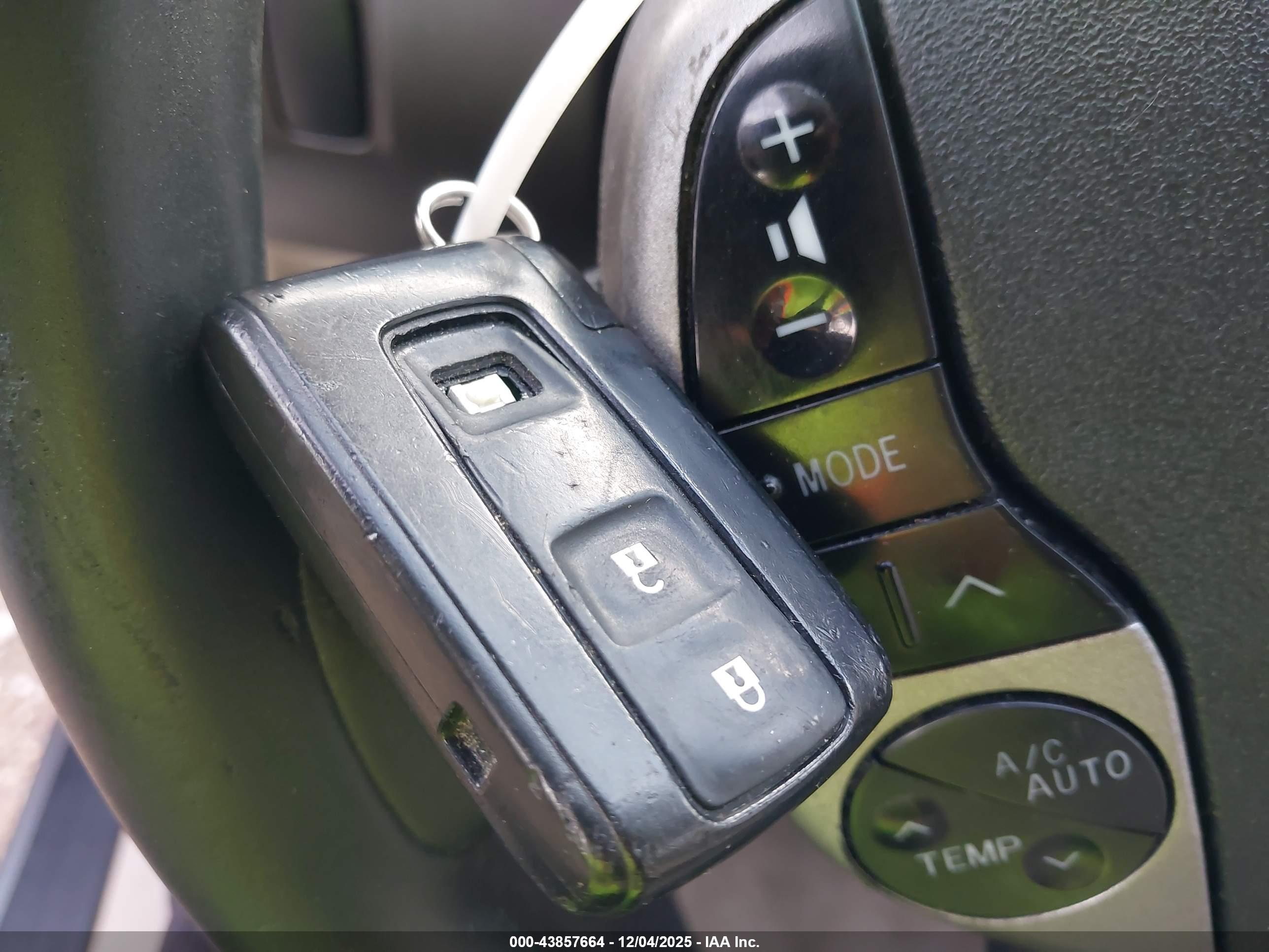 TOYOTA PRIUS image 11