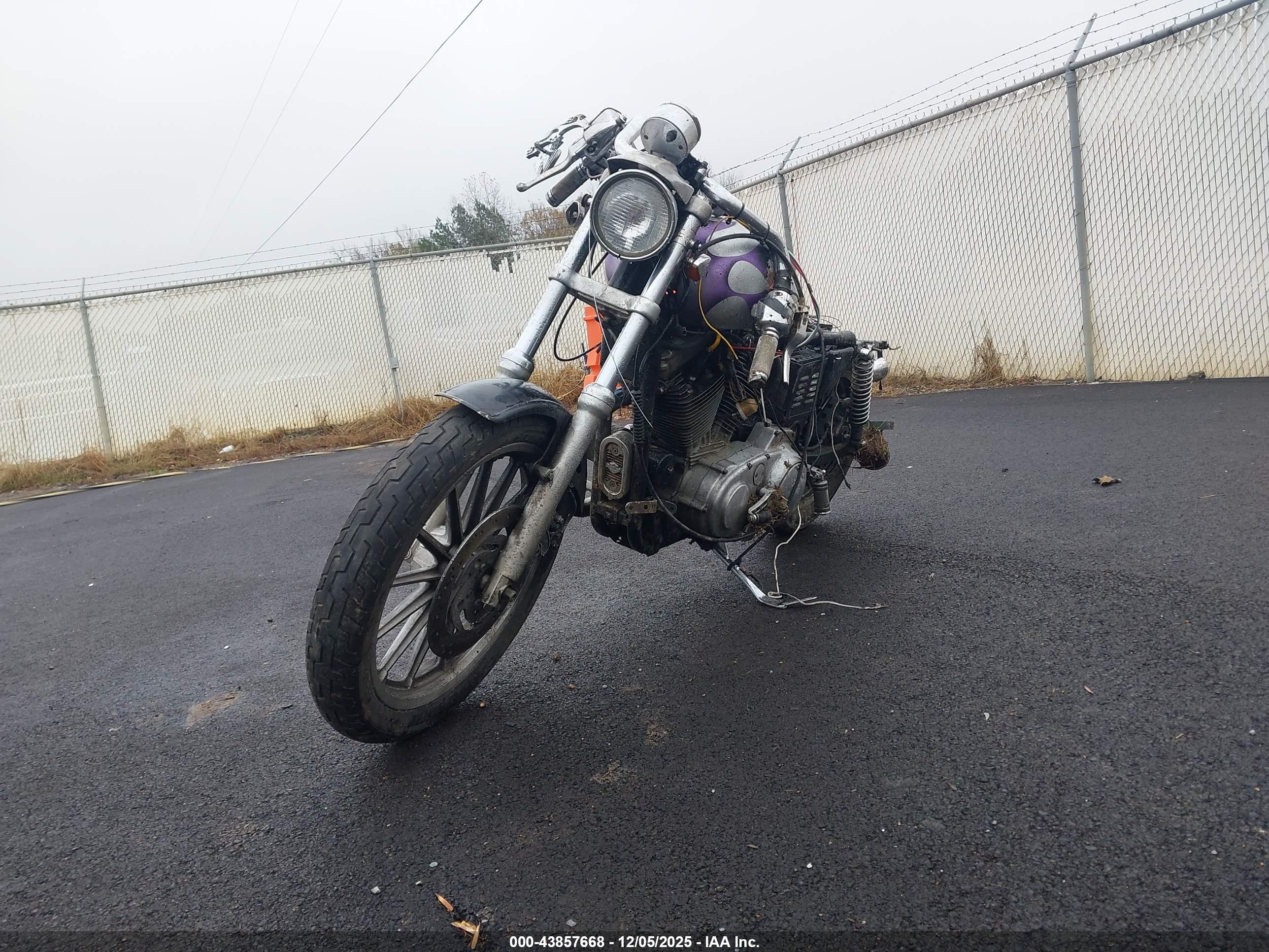 HARLEY-DAVIDSON XL883 image 2
