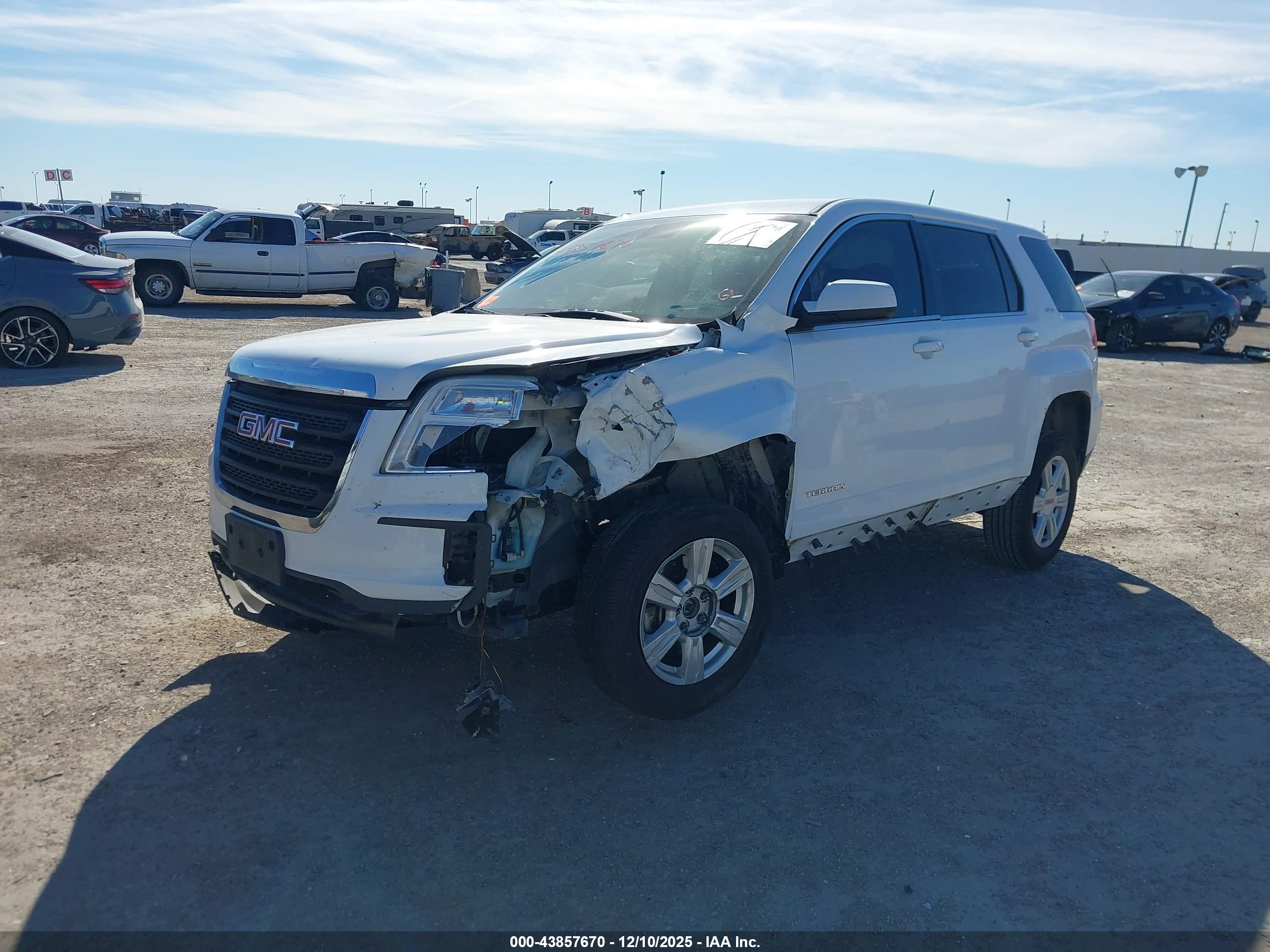 GMC TERRAIN image 2