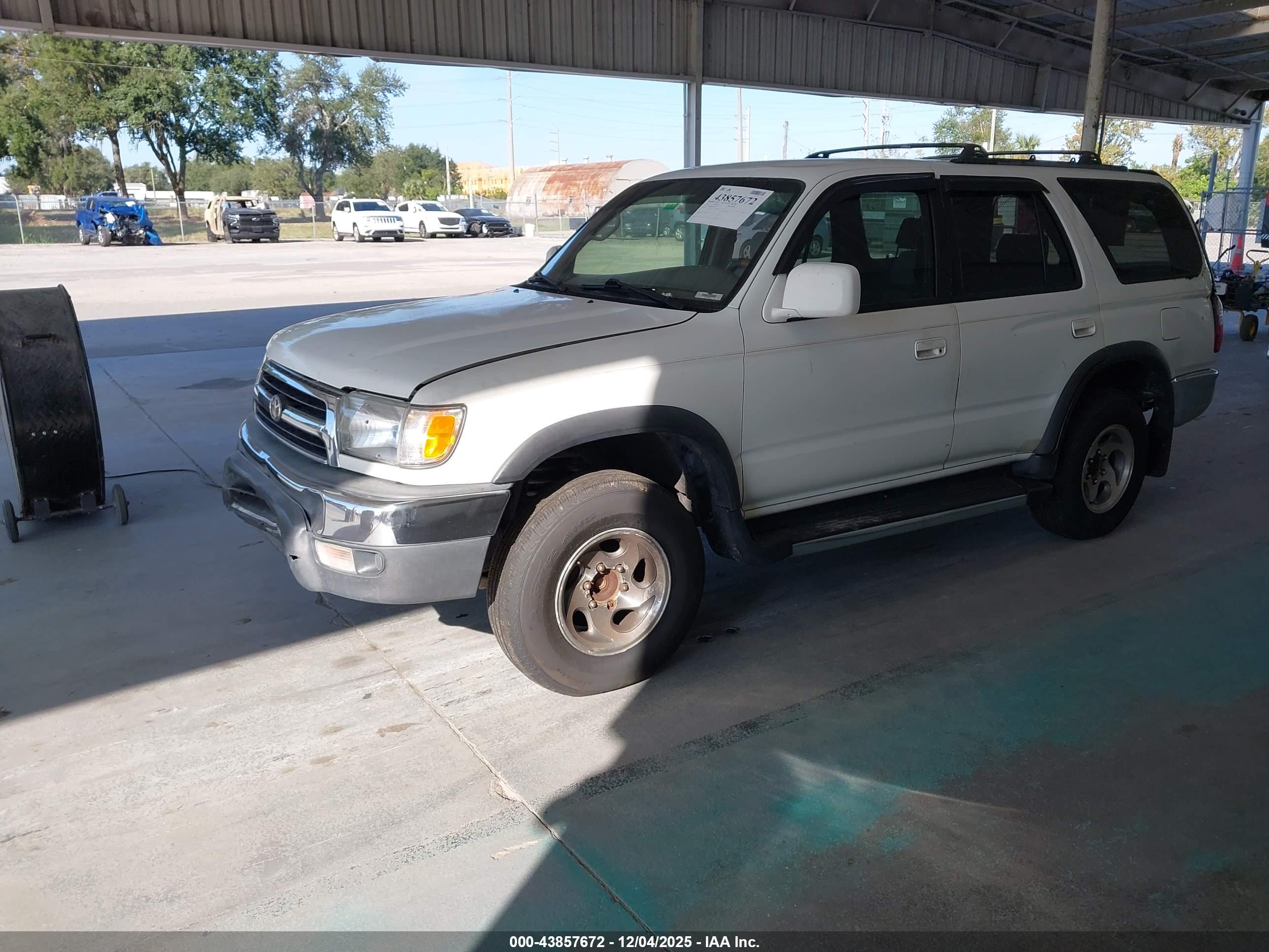 TOYOTA 4RUNNER image 2