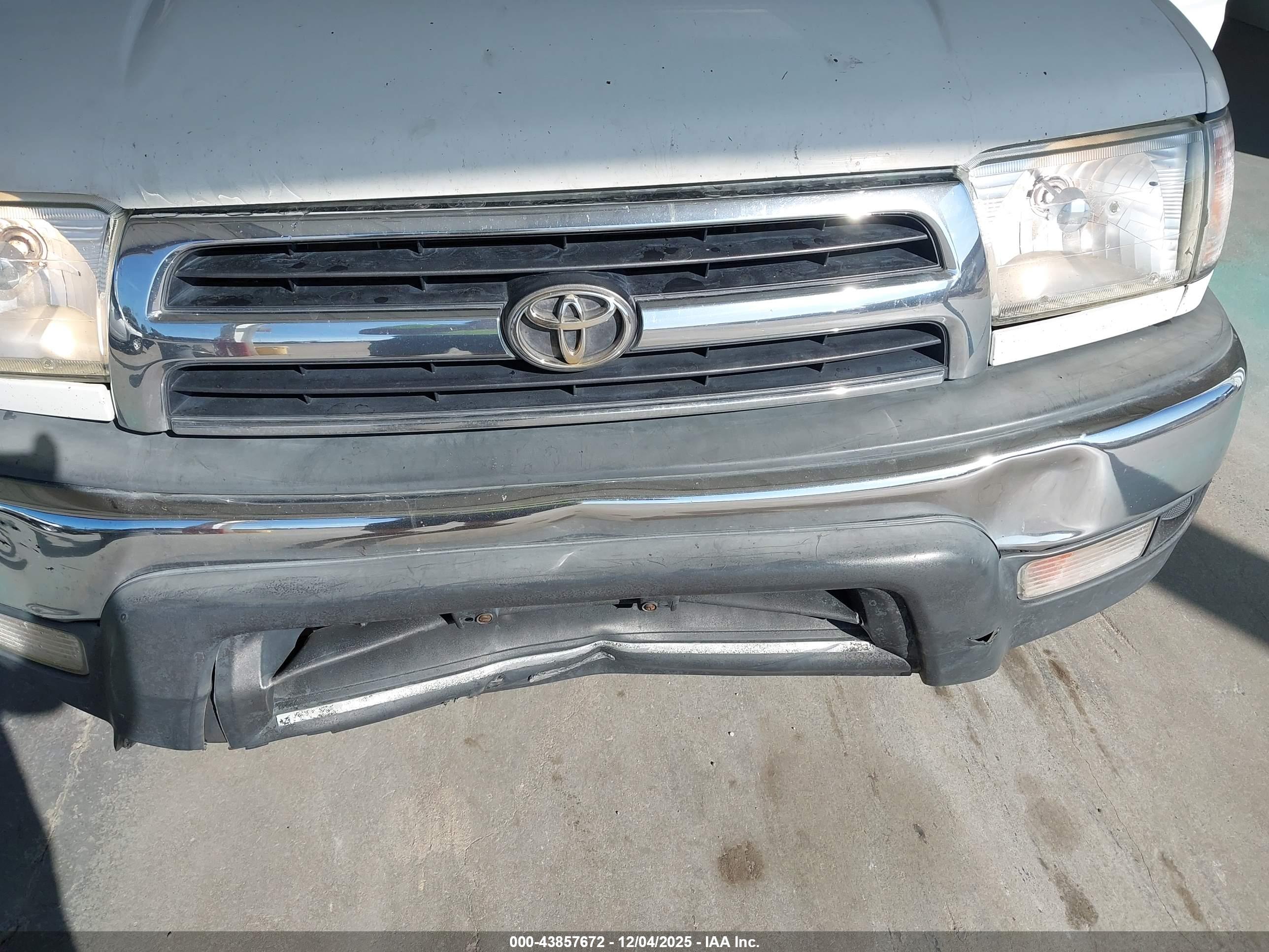 TOYOTA 4RUNNER image 6