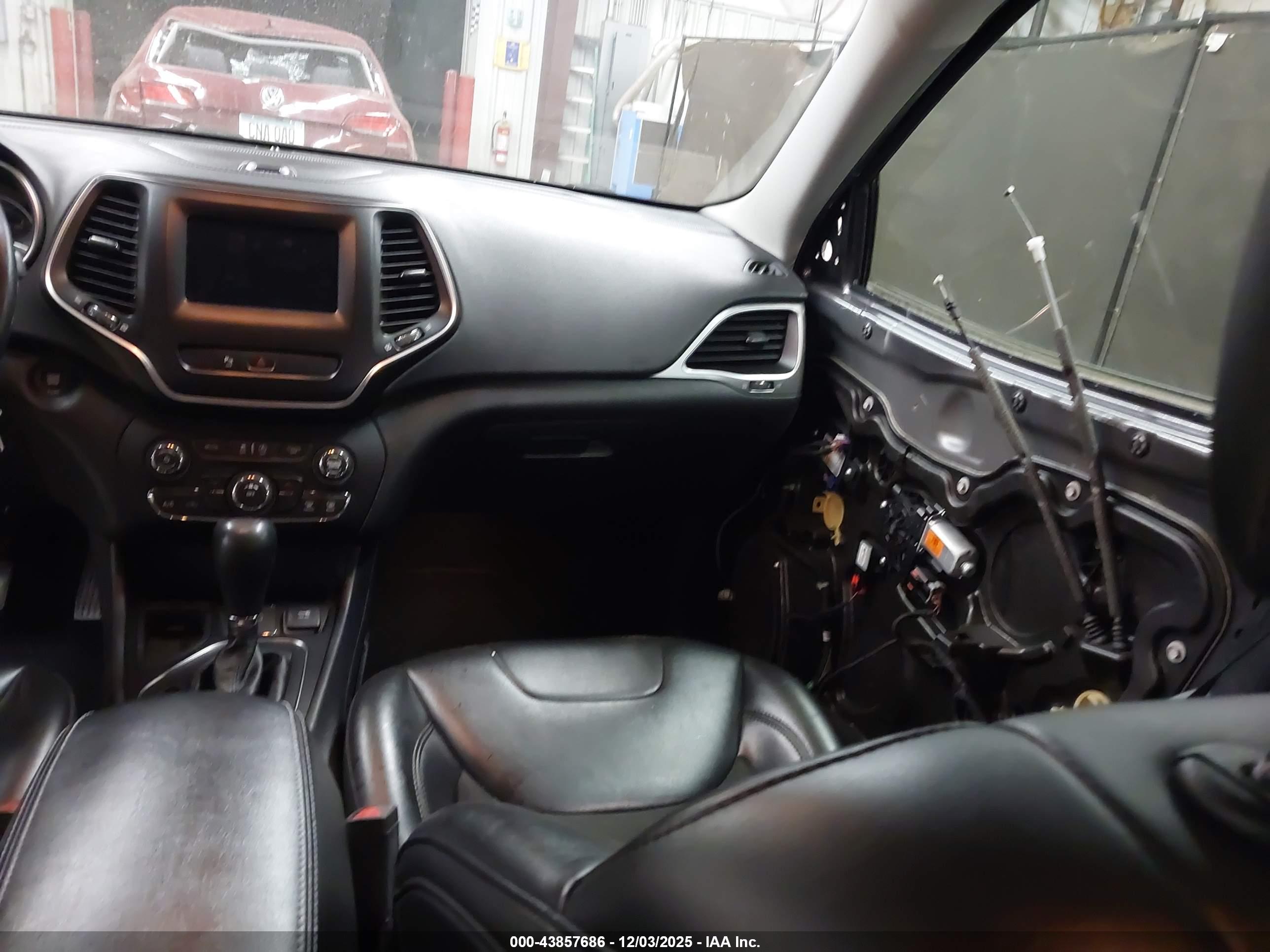 JEEP CHEROKEE image 5