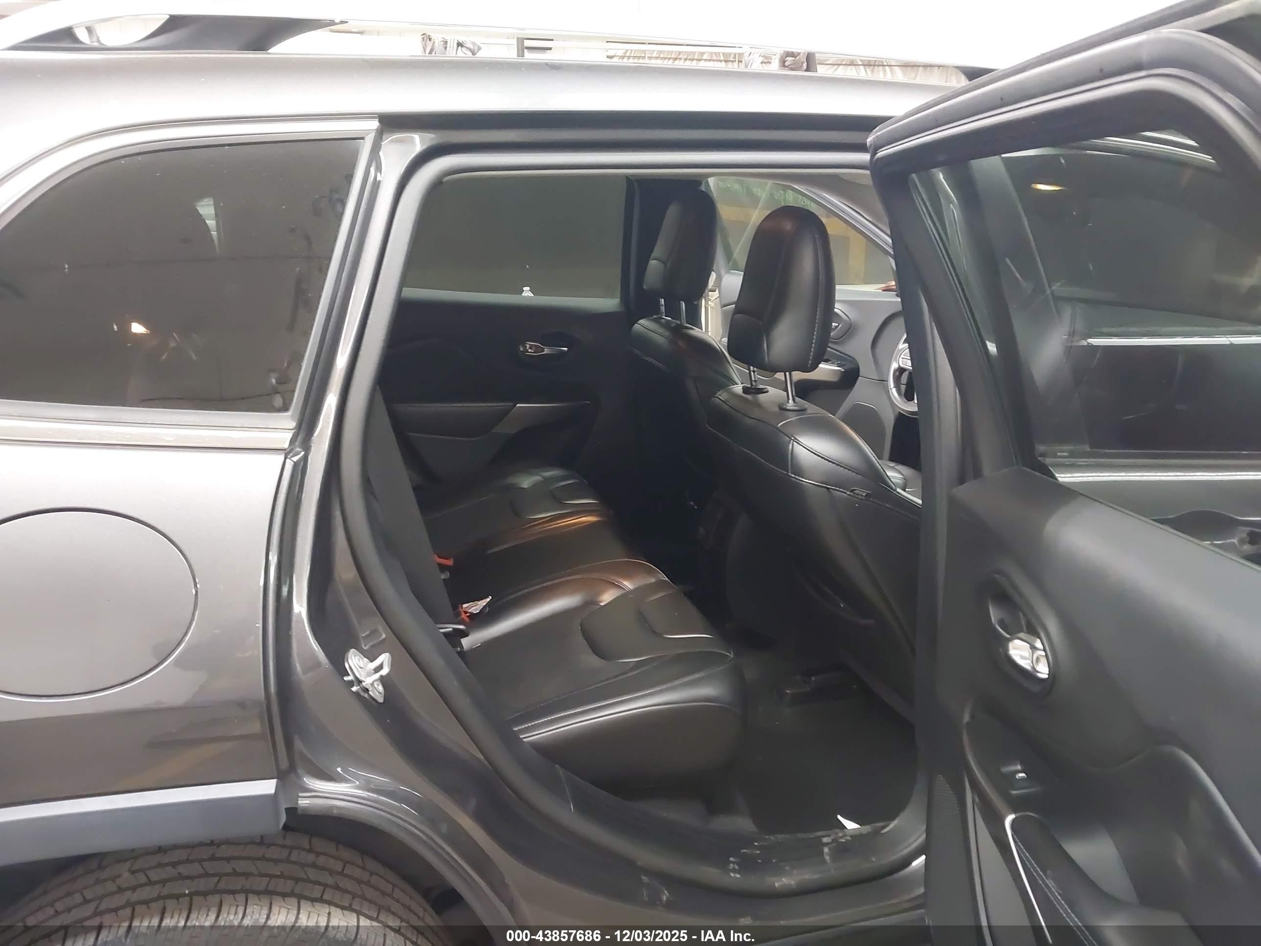 JEEP CHEROKEE image 8