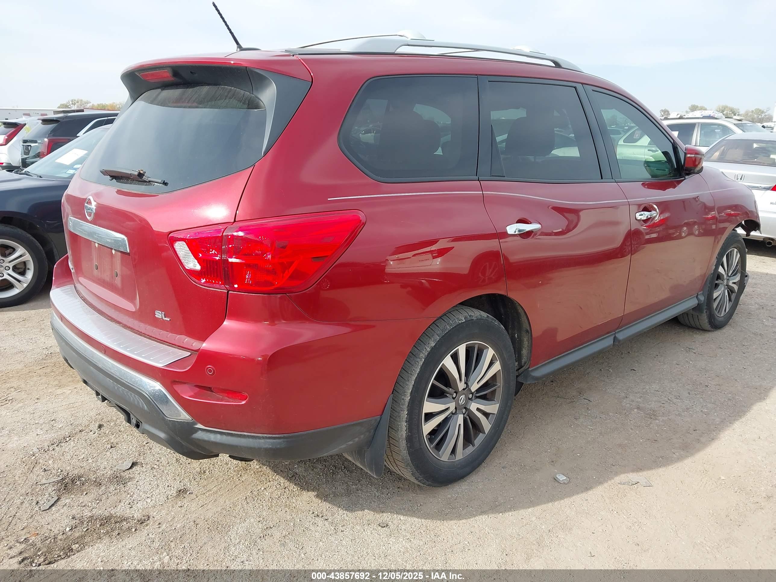 NISSAN PATHFINDER image 4