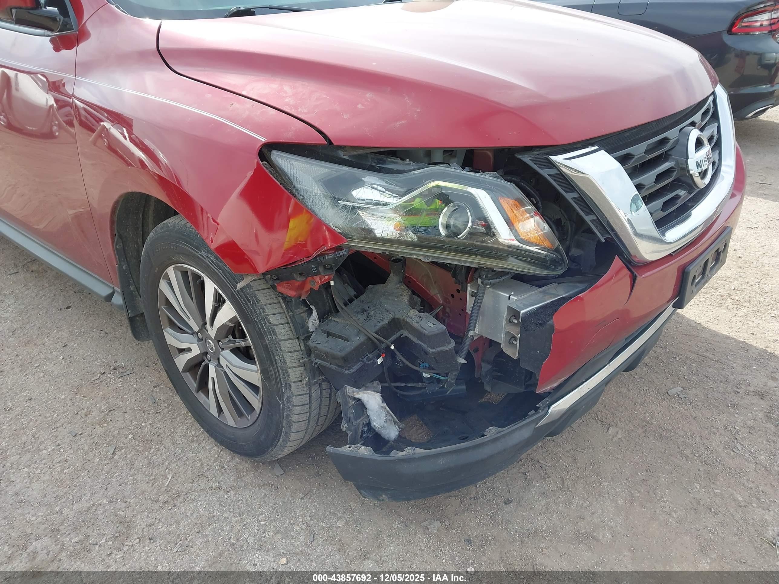 NISSAN PATHFINDER image 6