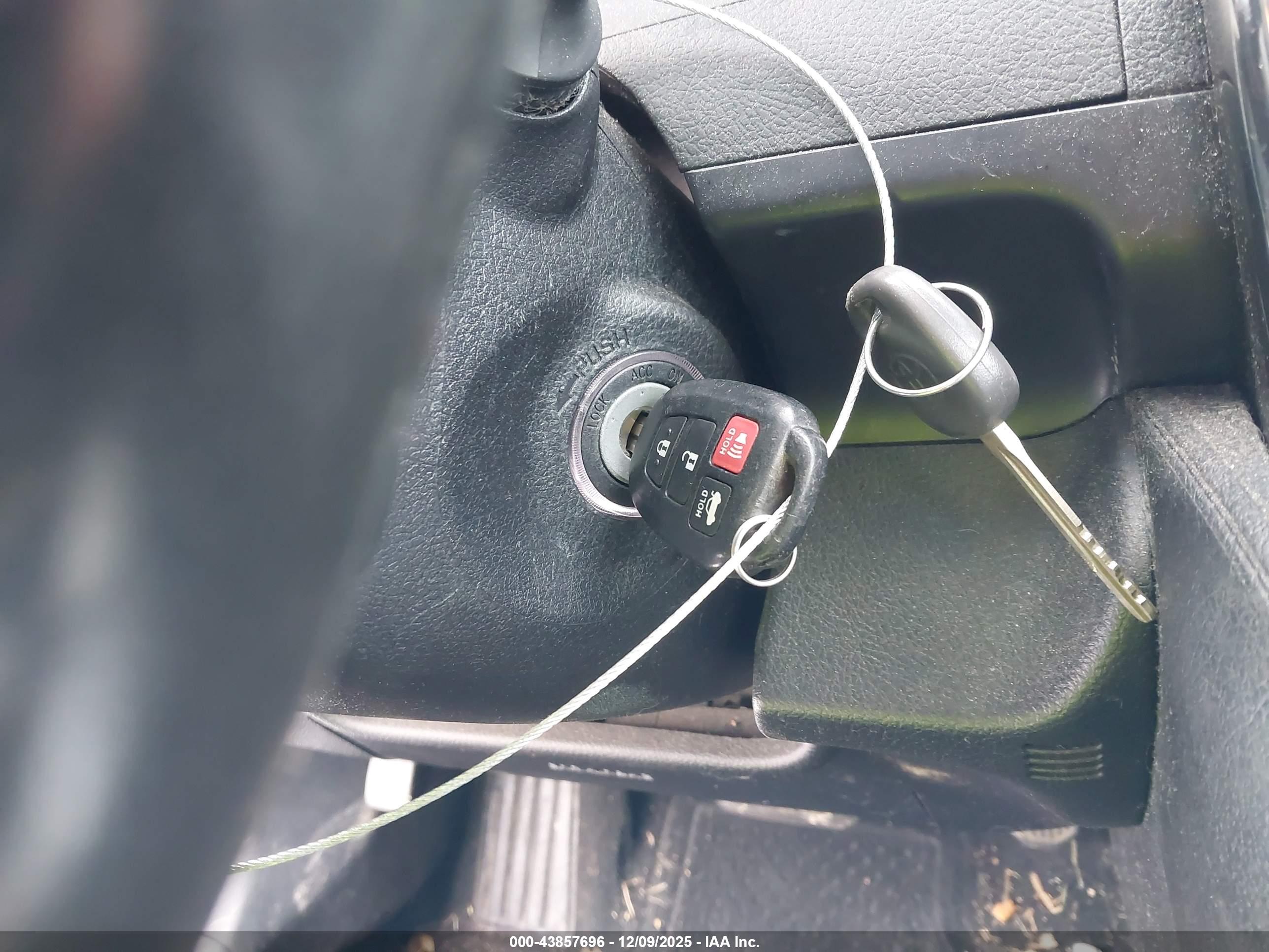 TOYOTA CAMRY image 11